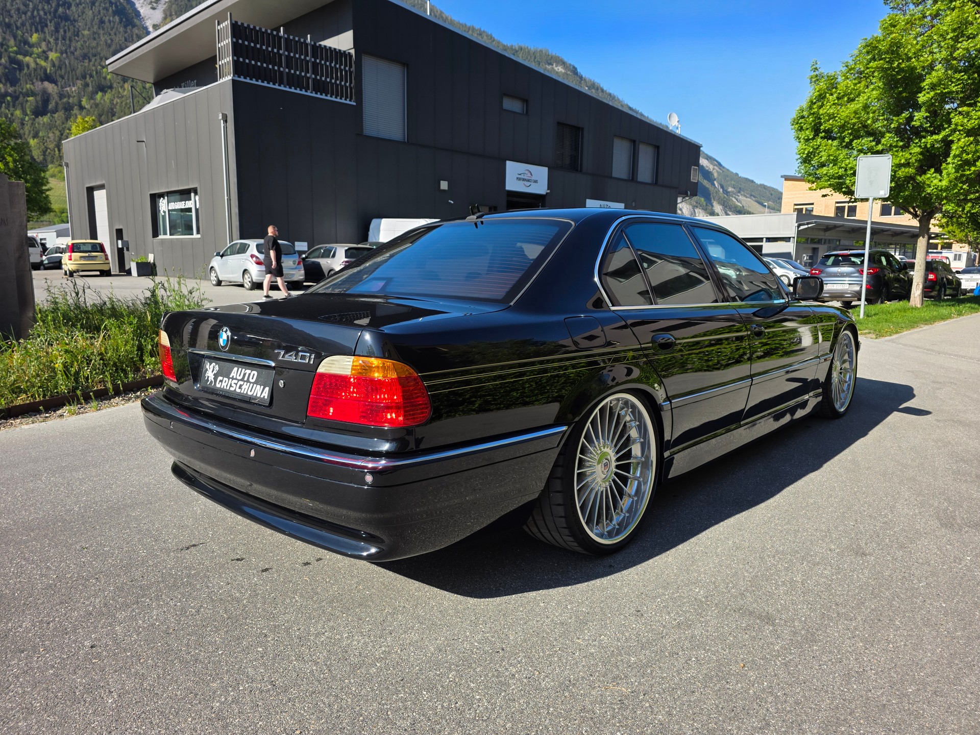 BMW 740i-image-4