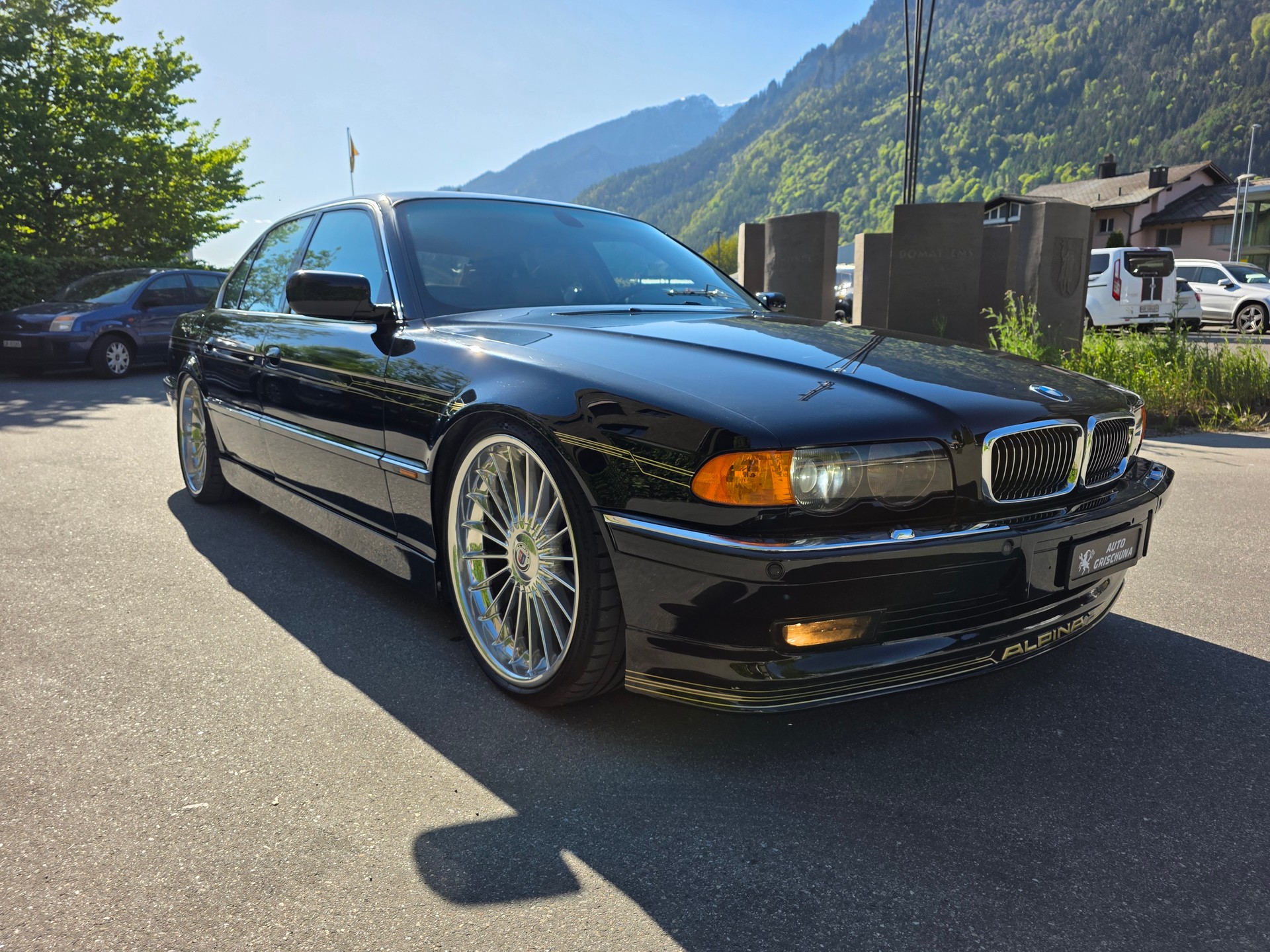 BMW 740i-image-6