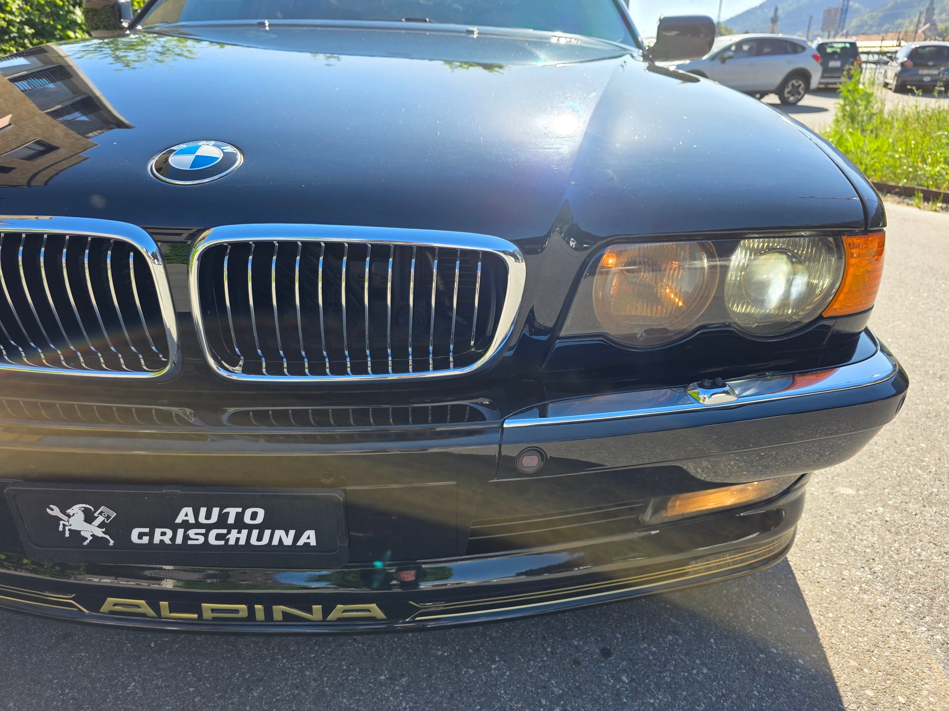 BMW 740i-image-10