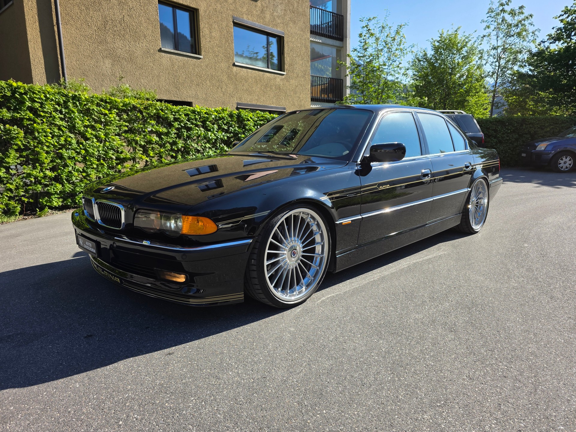 BMW 740i-image-0