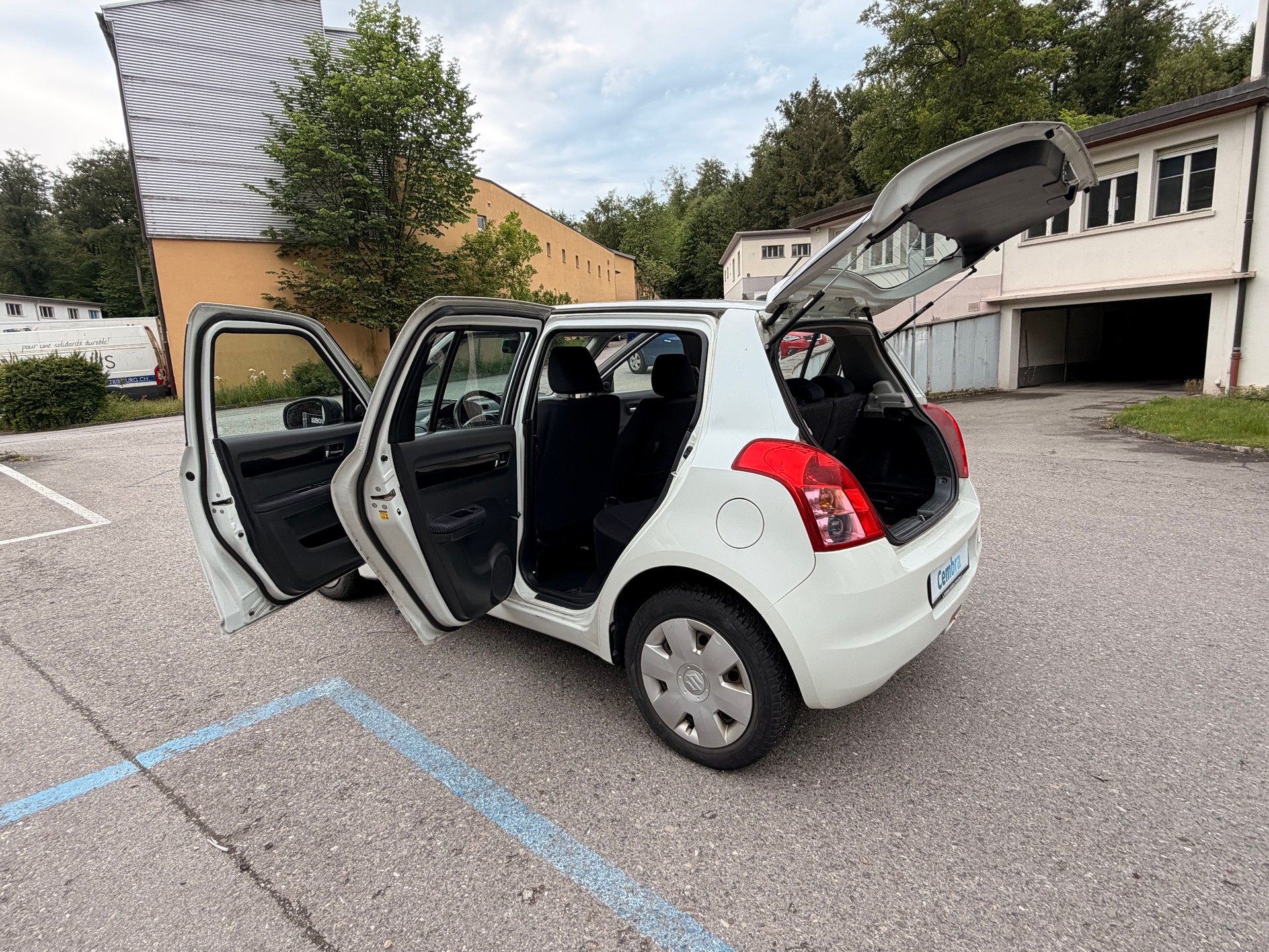 SUZUKI Swift 1.3i 16V GL 4x4-image-16
