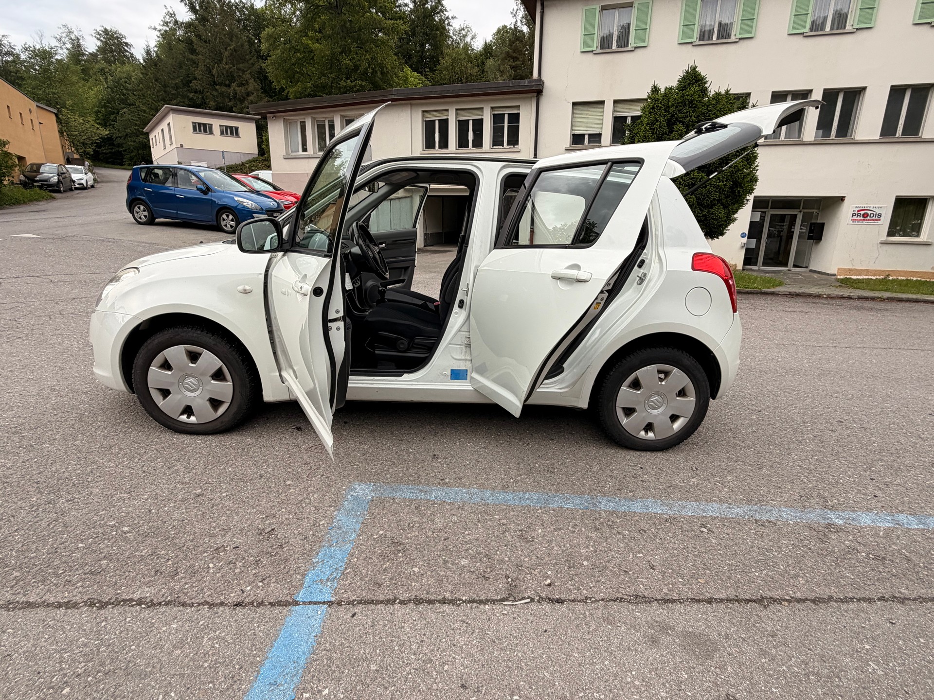 SUZUKI Swift 1.3i 16V GL 4x4-image-15