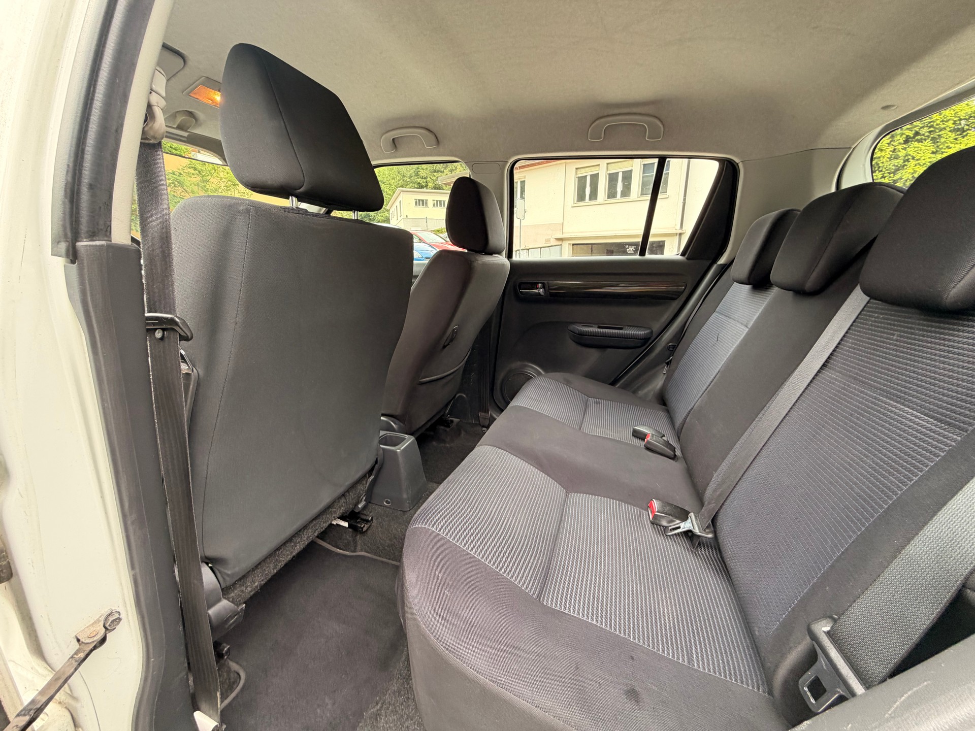 SUZUKI Swift 1.3i 16V GL 4x4-image-9