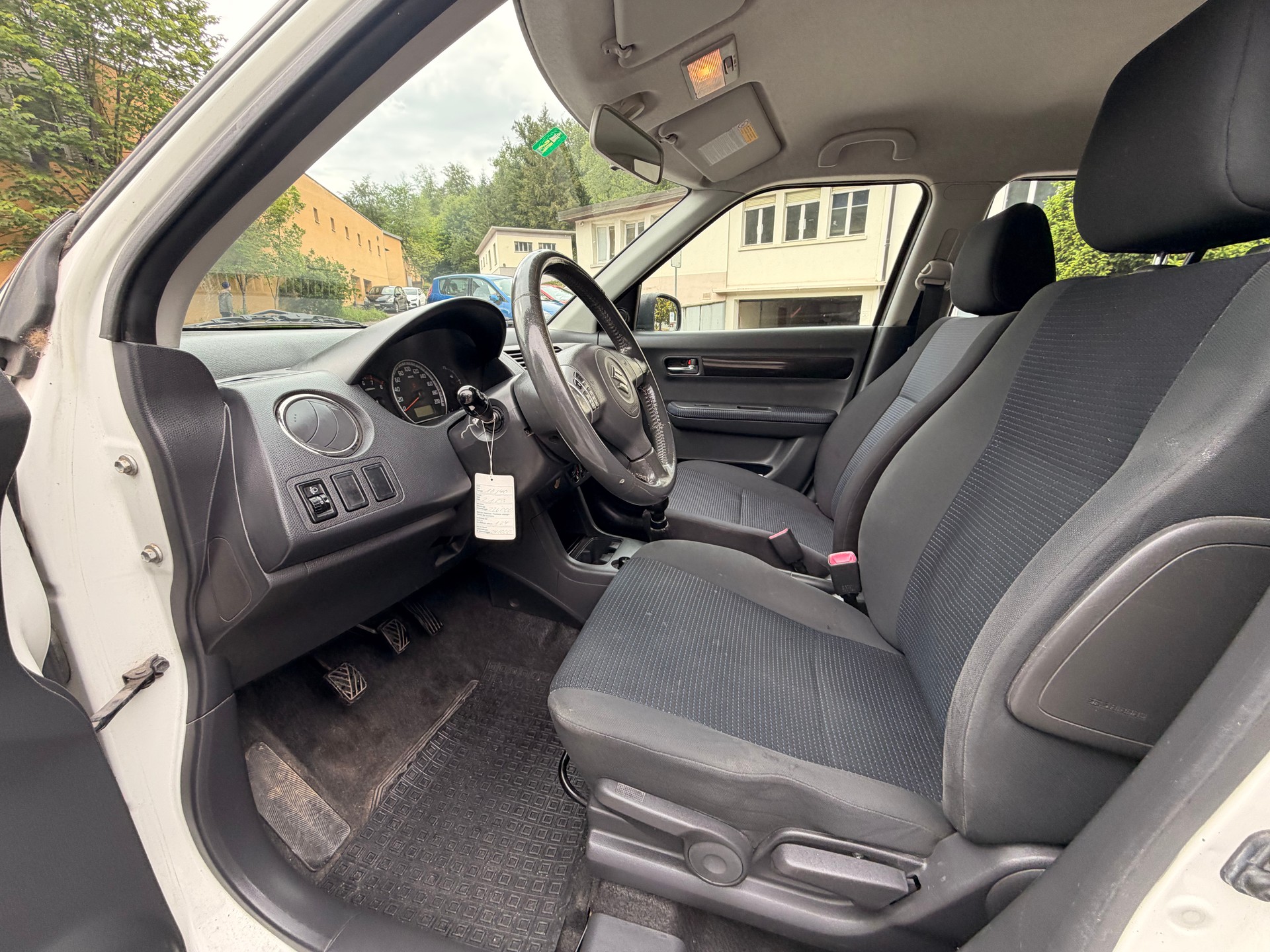 SUZUKI Swift 1.3i 16V GL 4x4-image-8