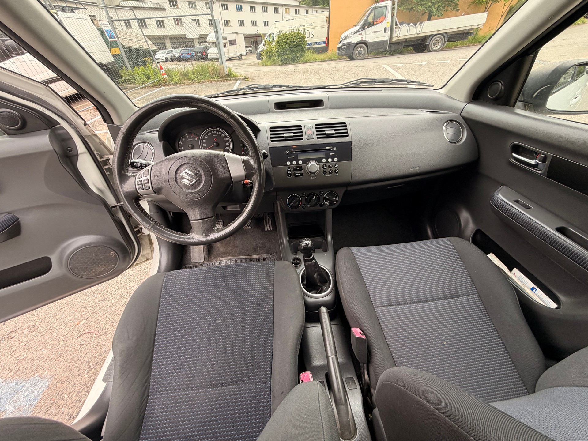 SUZUKI Swift 1.3i 16V GL 4x4-image-22