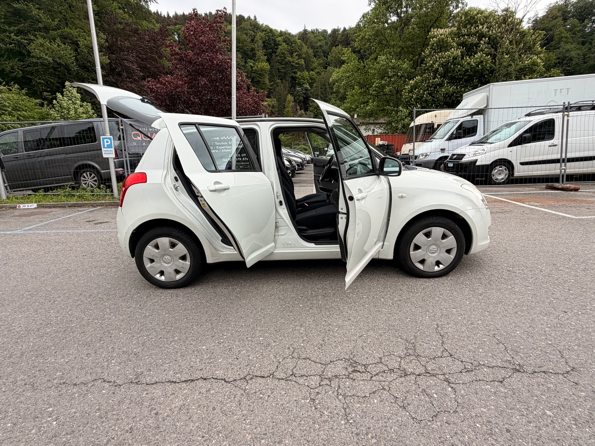 SUZUKI Swift 1.3i 16V GL 4x4-image-19