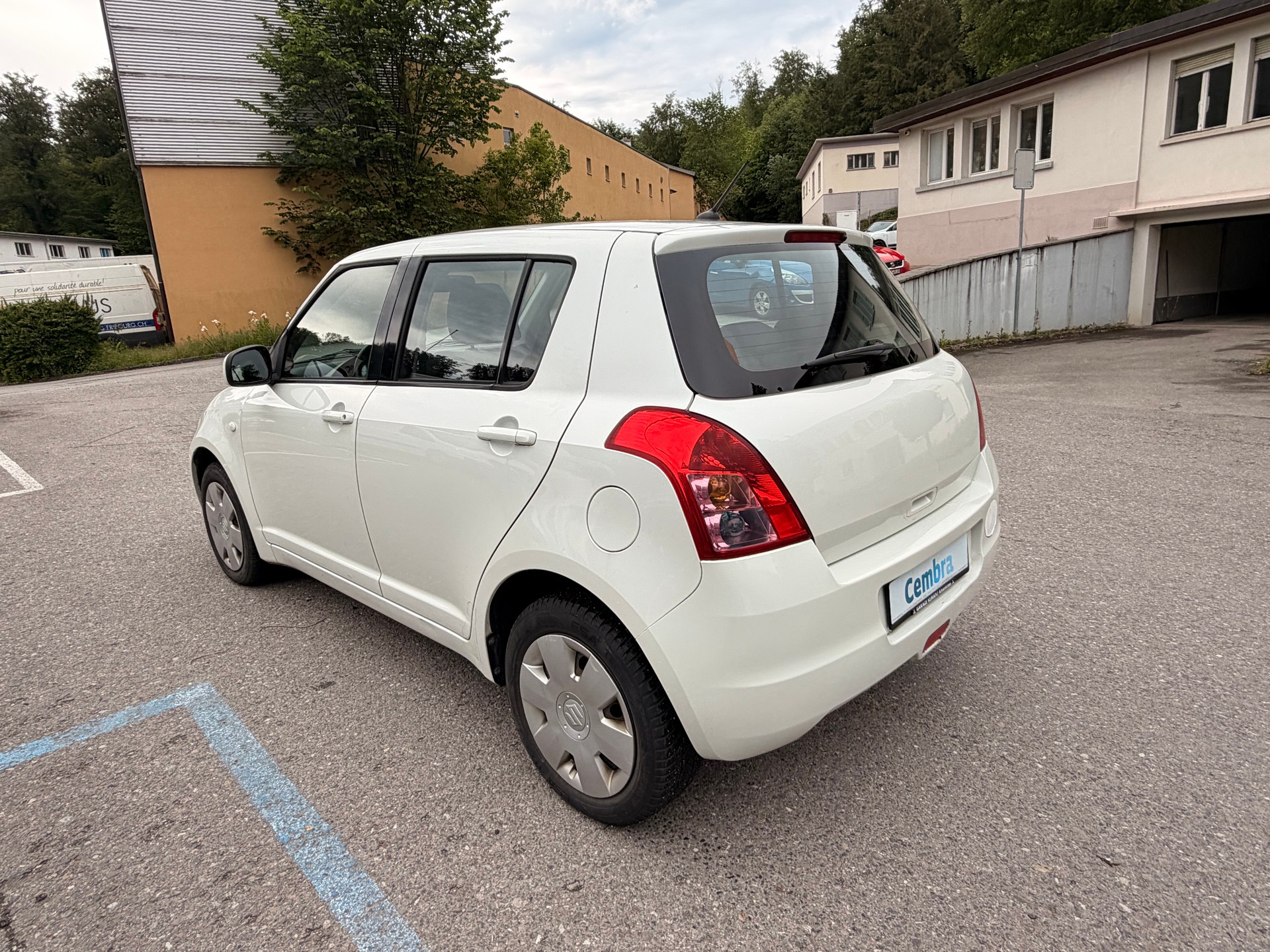 SUZUKI Swift 1.3i 16V GL 4x4-showroom-element-3