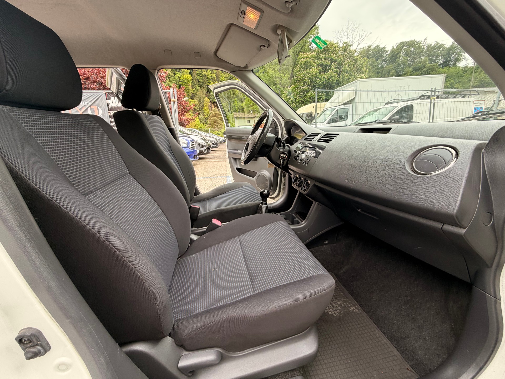 SUZUKI Swift 1.3i 16V GL 4x4-image-12