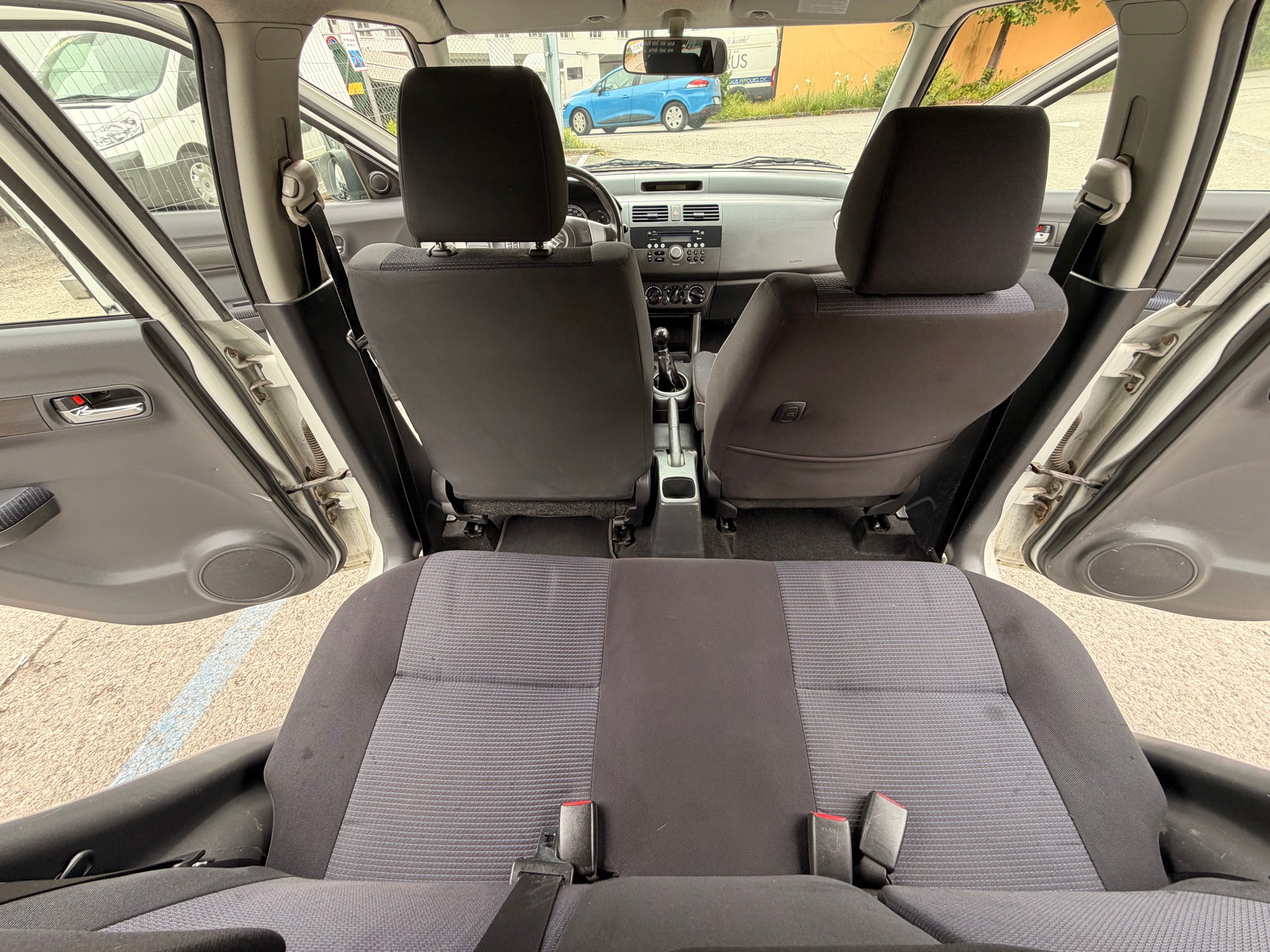 SUZUKI Swift 1.3i 16V GL 4x4-image-21