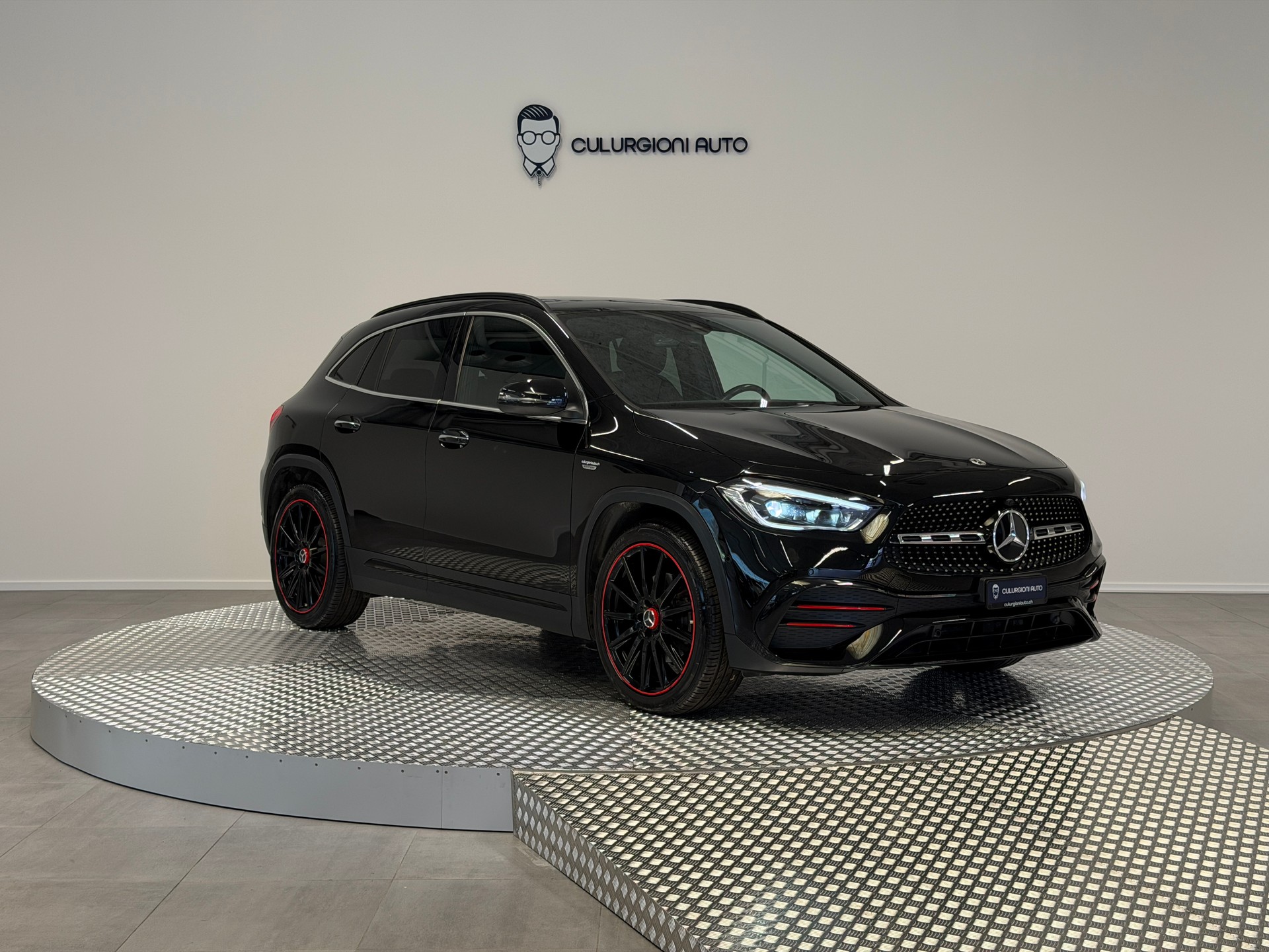 MERCEDES-BENZ GLA 200 Edition 1. 7G-DCT-showroom-element-2