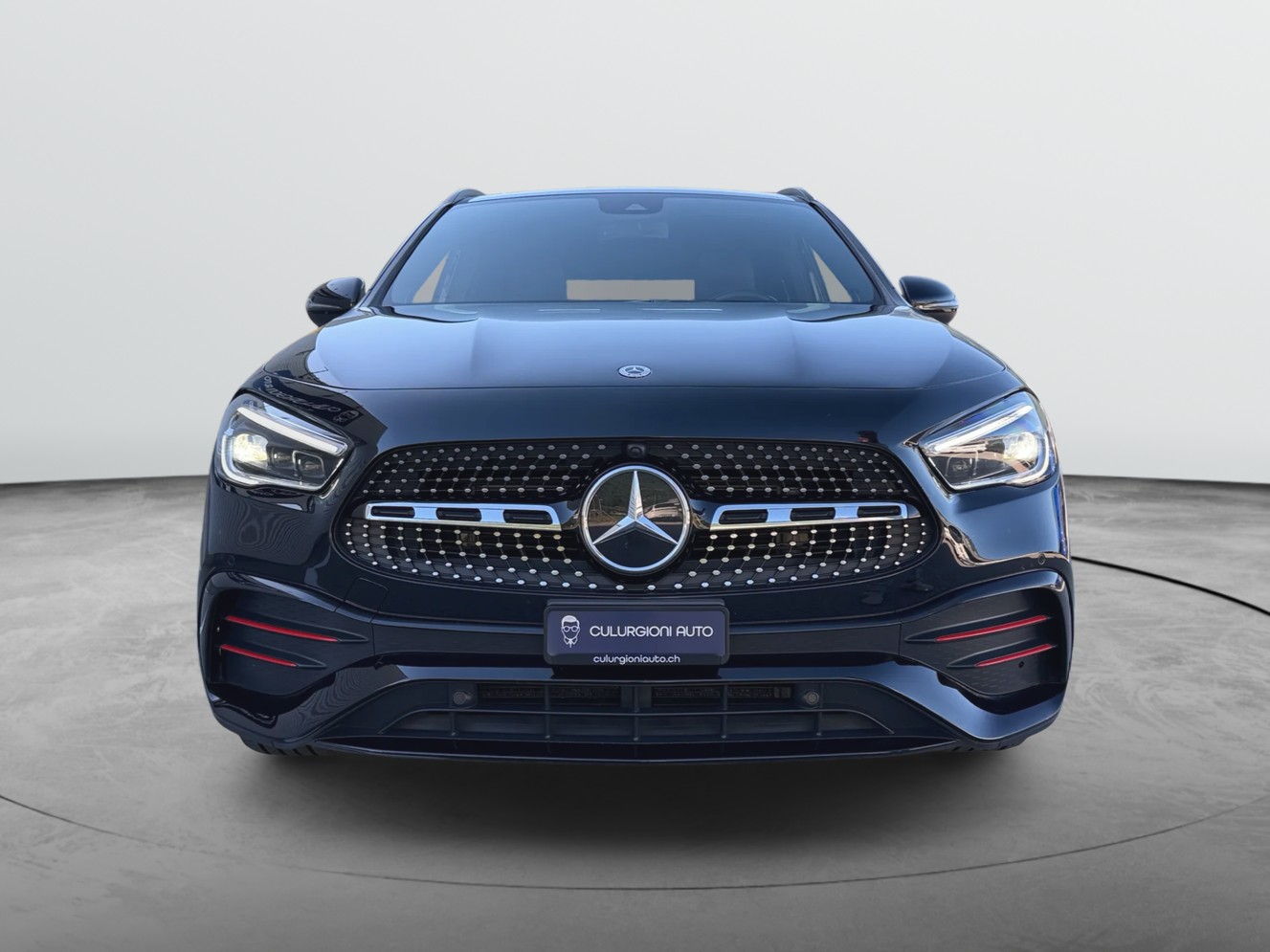 MERCEDES-BENZ GLA 200 Edition 1. 7G-DCT-showroom-element-1