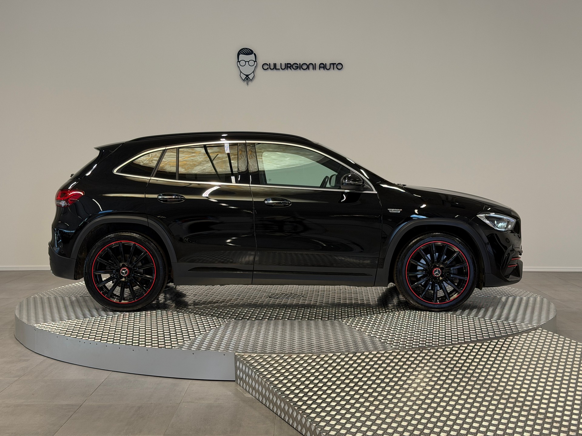MERCEDES-BENZ GLA 200 Edition 1. 7G-DCT-showroom-element-3