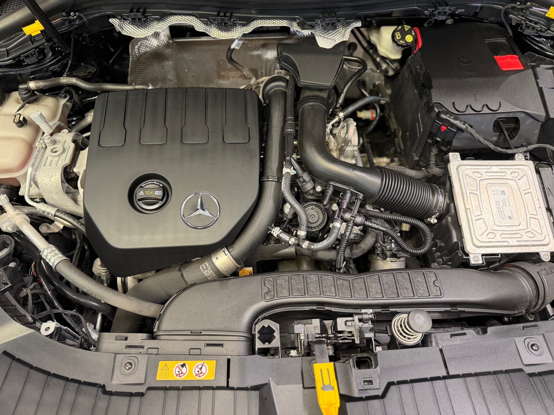MERCEDES-BENZ GLA 200 Edition 1. 7G-DCT-image-15
