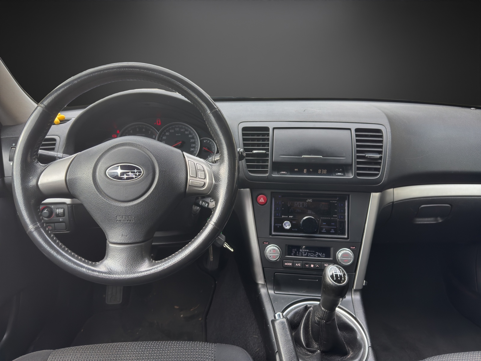 SUBARU Legacy 2.0R AWD Swiss-image-9