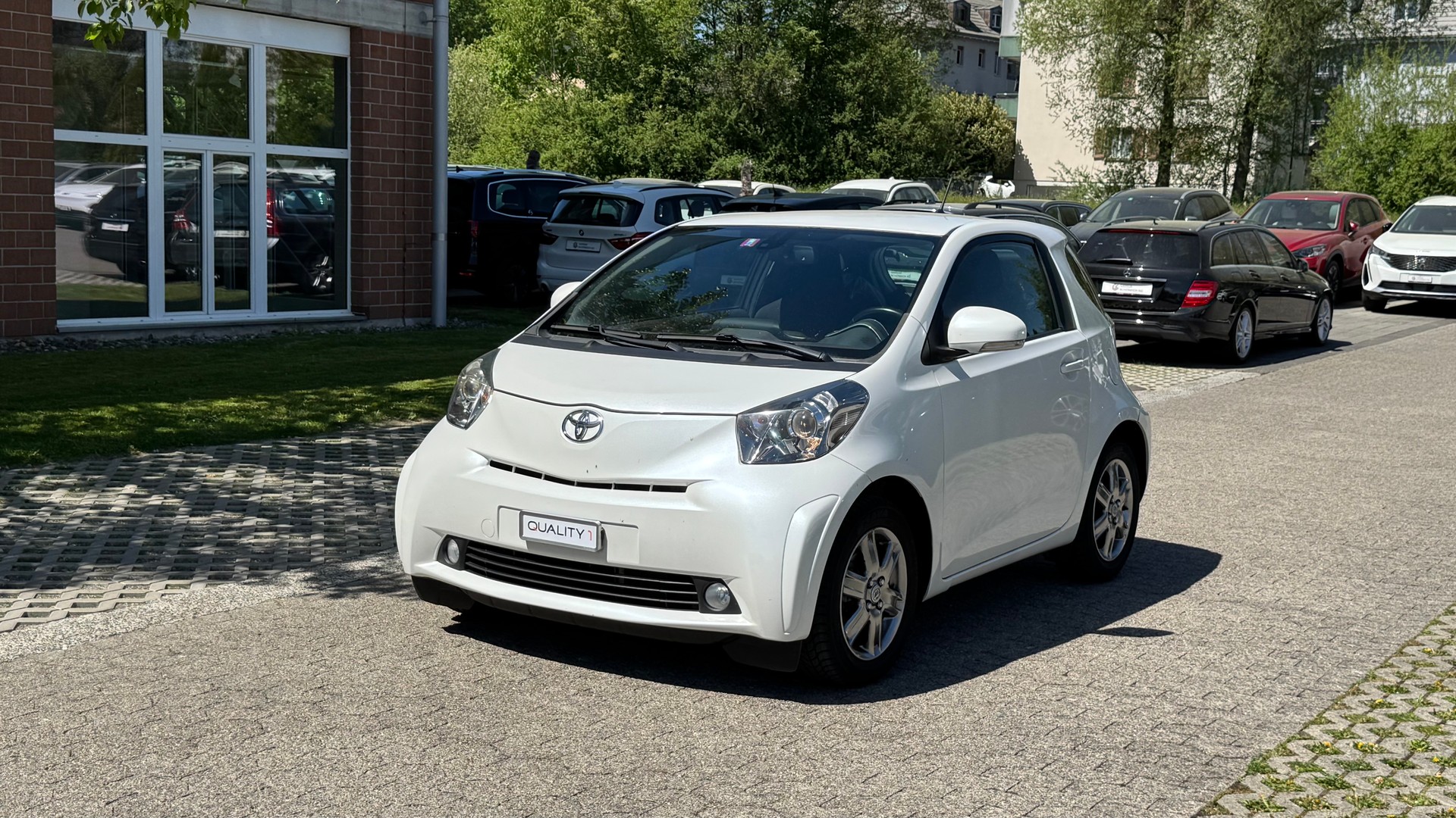 TOYOTA iQ2 1.0 VVT-i-image-1