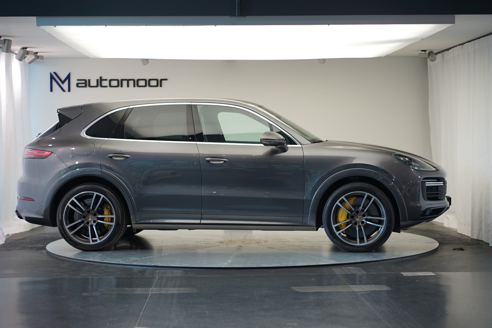 PORSCHE Cayenne Turbo *CH-Fahrzeug*-image-3