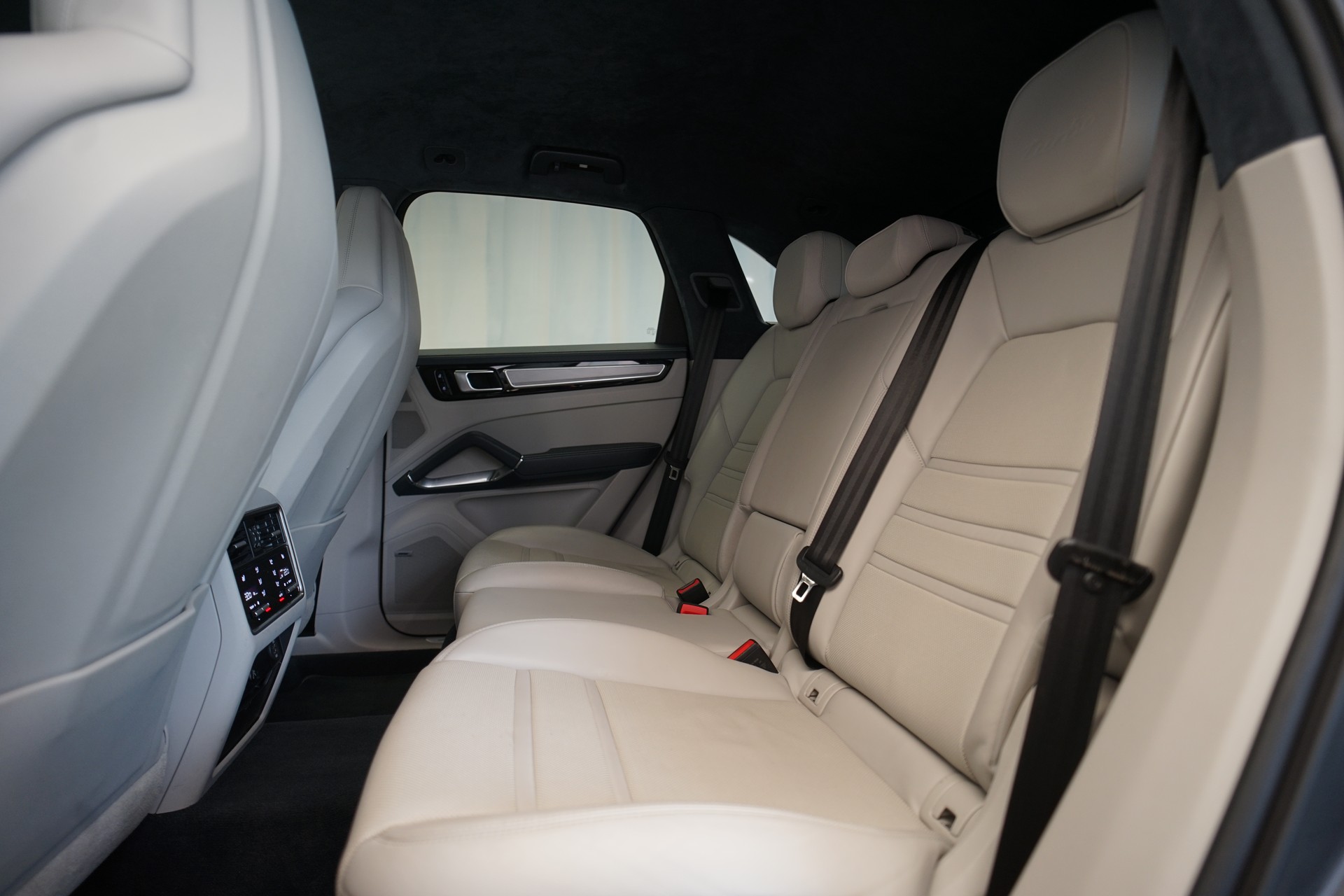 PORSCHE Cayenne Turbo *CH-Fahrzeug*-image-17