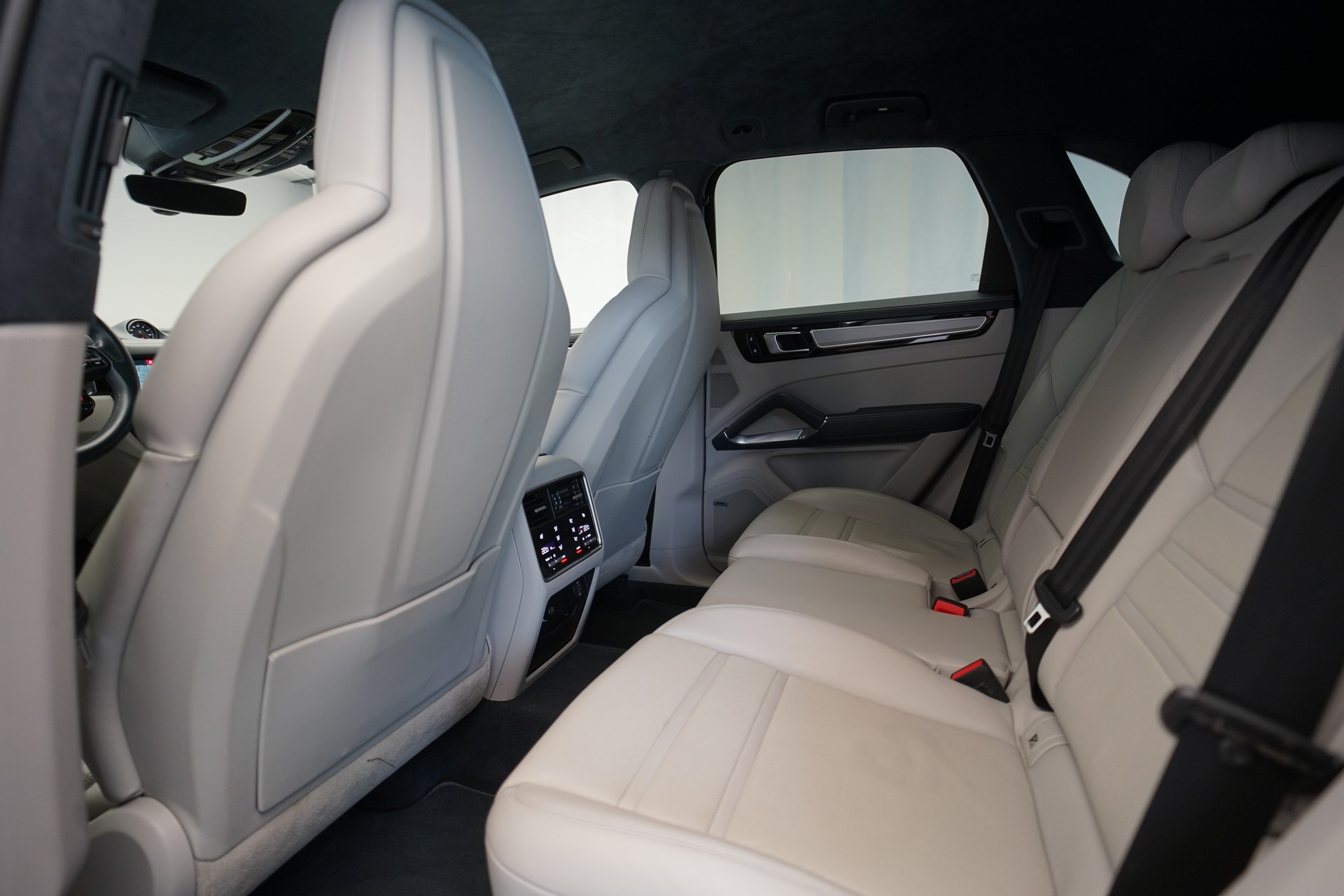 PORSCHE Cayenne Turbo *CH-Fahrzeug*-image-16