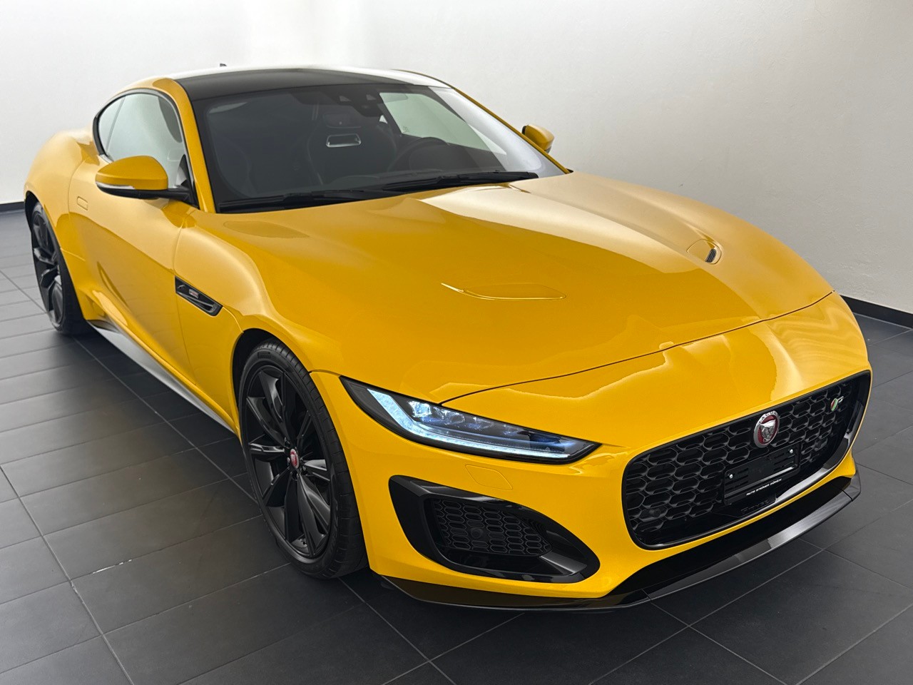 JAGUAR F-Type 5.0 V8 R75 AWD-showroom-element-3
