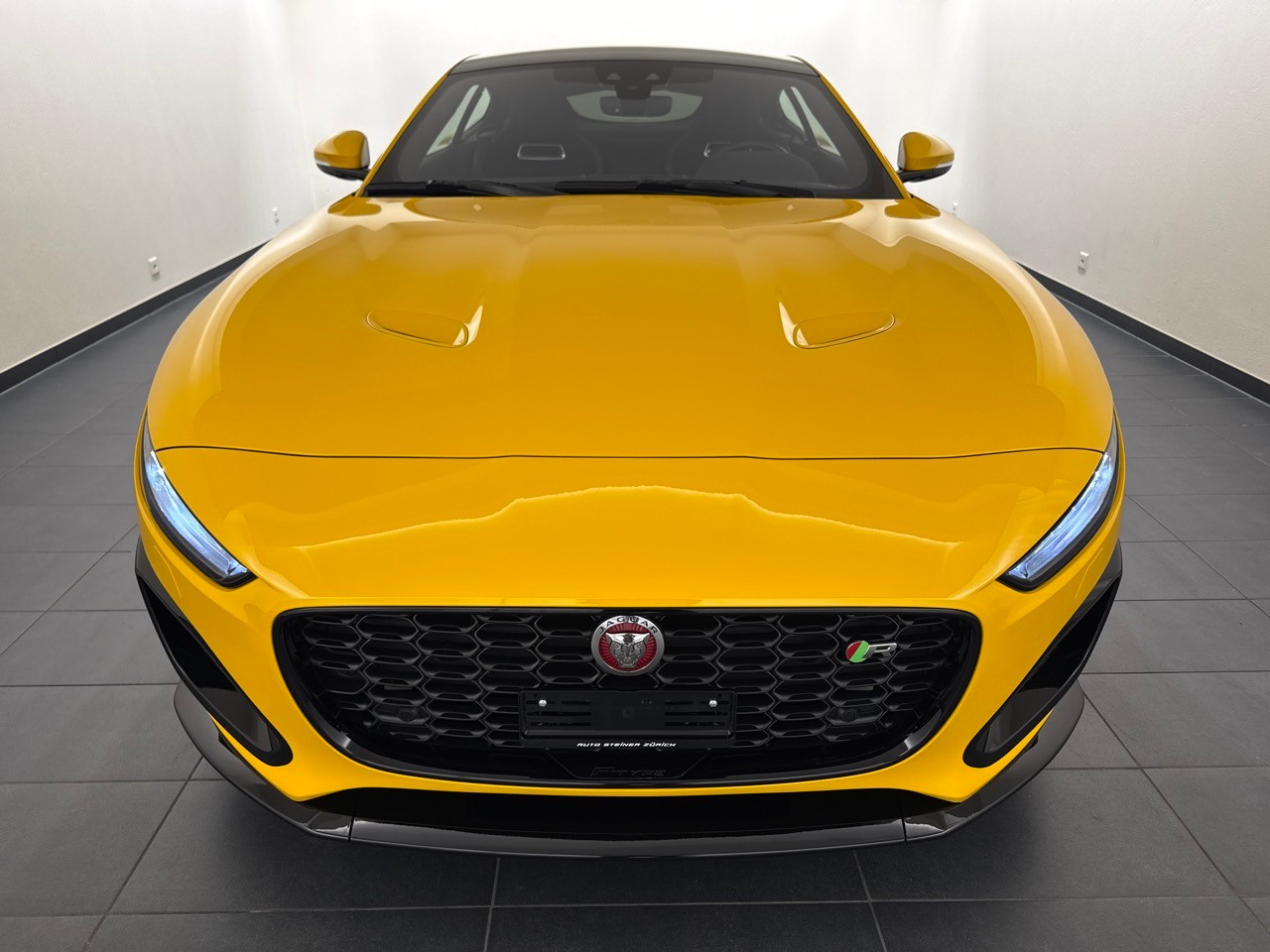 JAGUAR F-Type 5.0 V8 R75 AWD-image-15