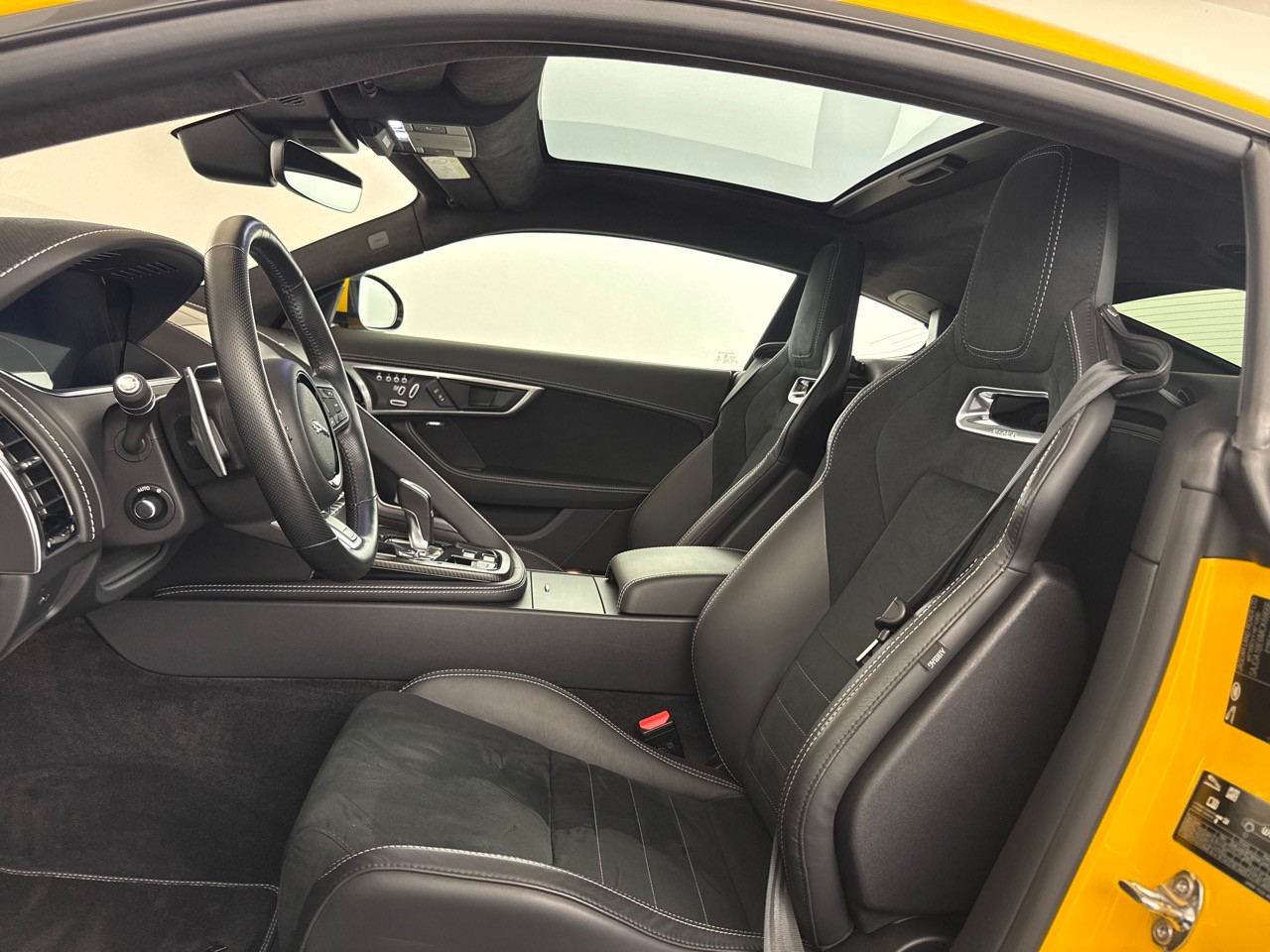 JAGUAR F-Type 5.0 V8 R75 AWD-image-5