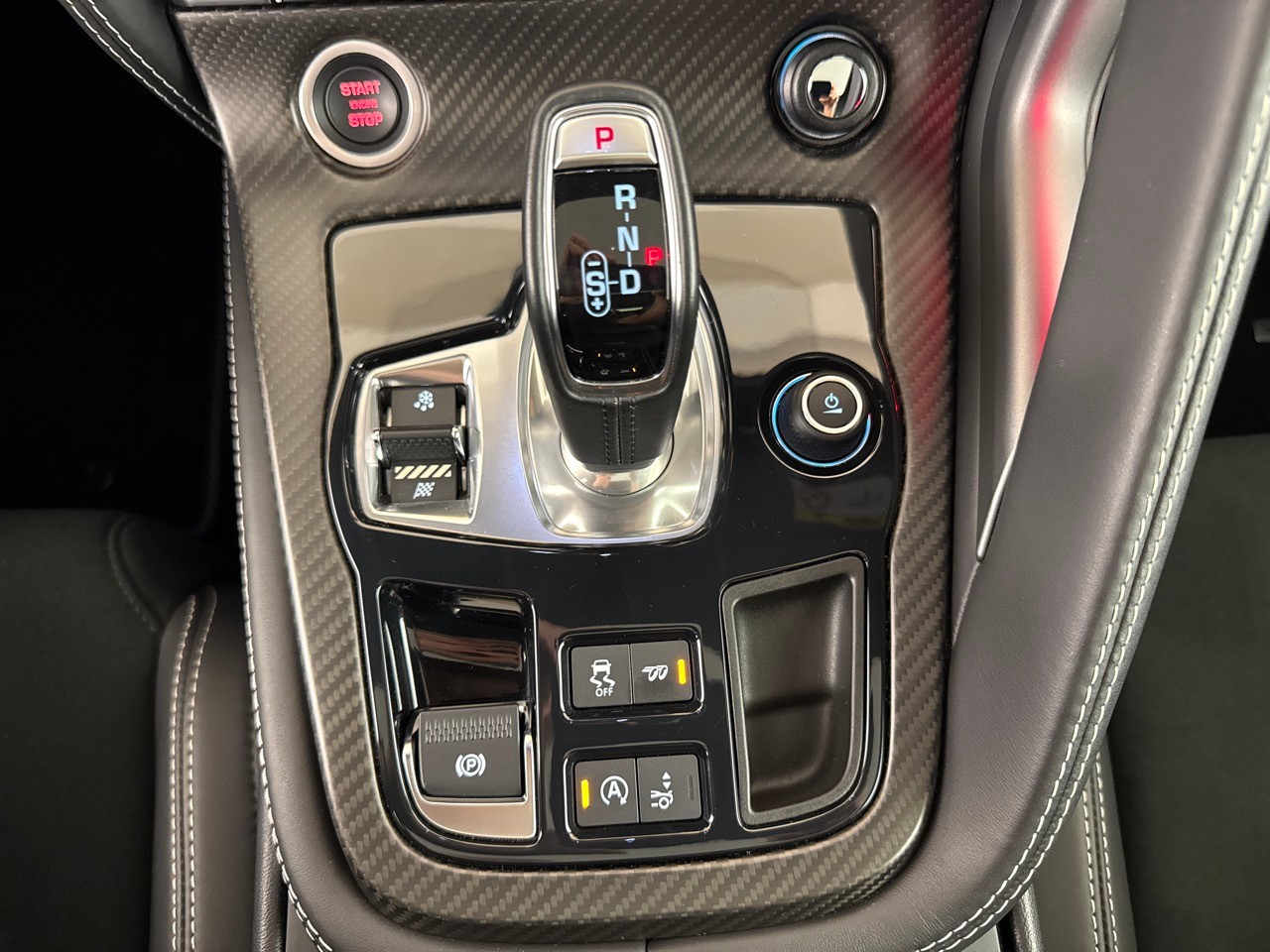 JAGUAR F-Type 5.0 V8 R75 AWD-image-12