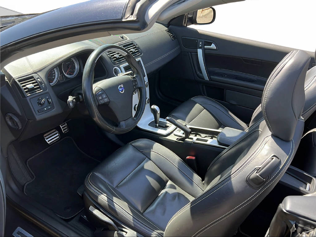 VOLVO C70 Cabriolet 2.0 D3 Inscription-image-13