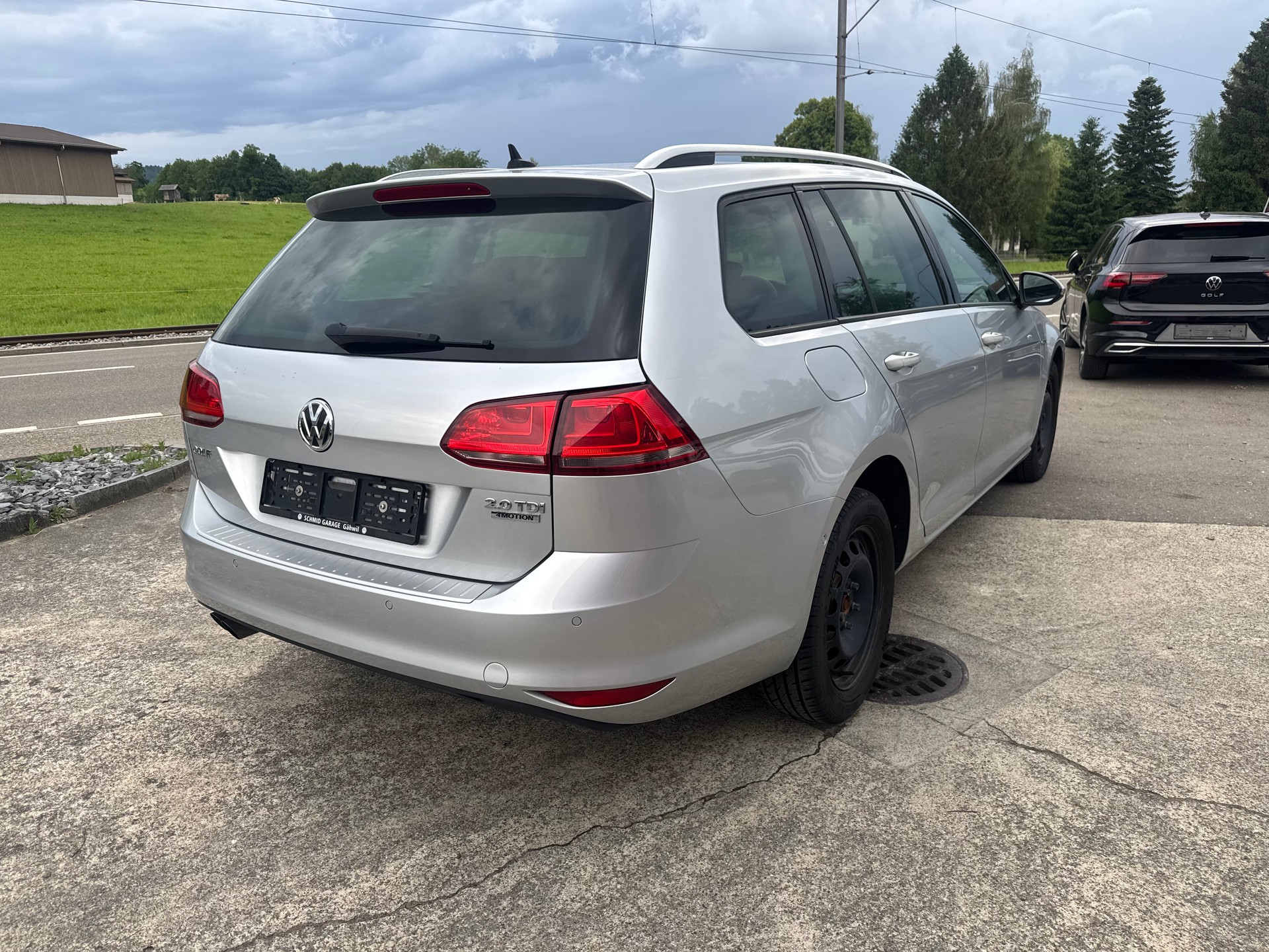 VW Golf Variant 2.0 TDI Cup 4Motion-image-3
