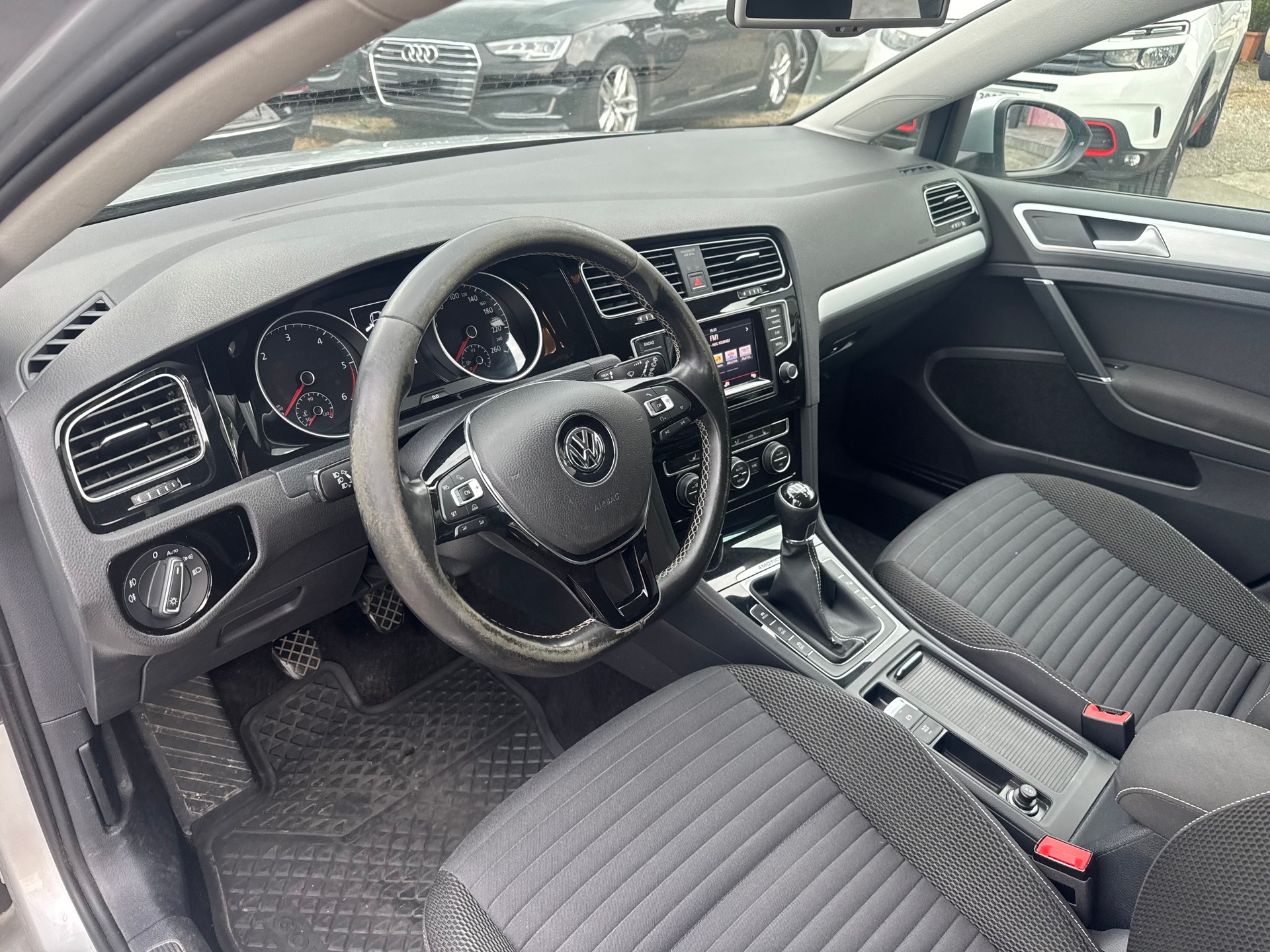 VW Golf Variant 2.0 TDI Cup 4Motion-image-4