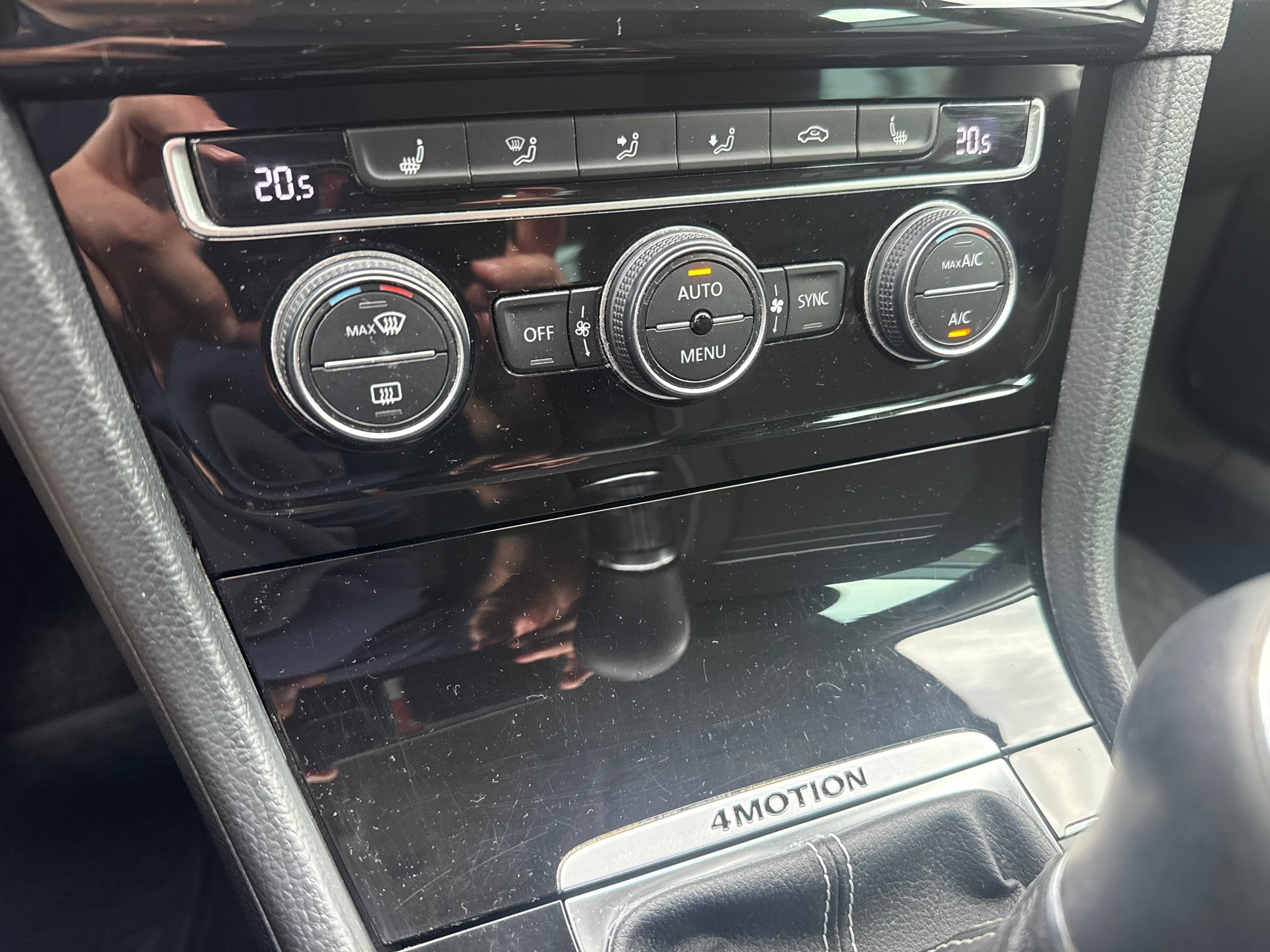 VW Golf Variant 2.0 TDI Cup 4Motion-image-10