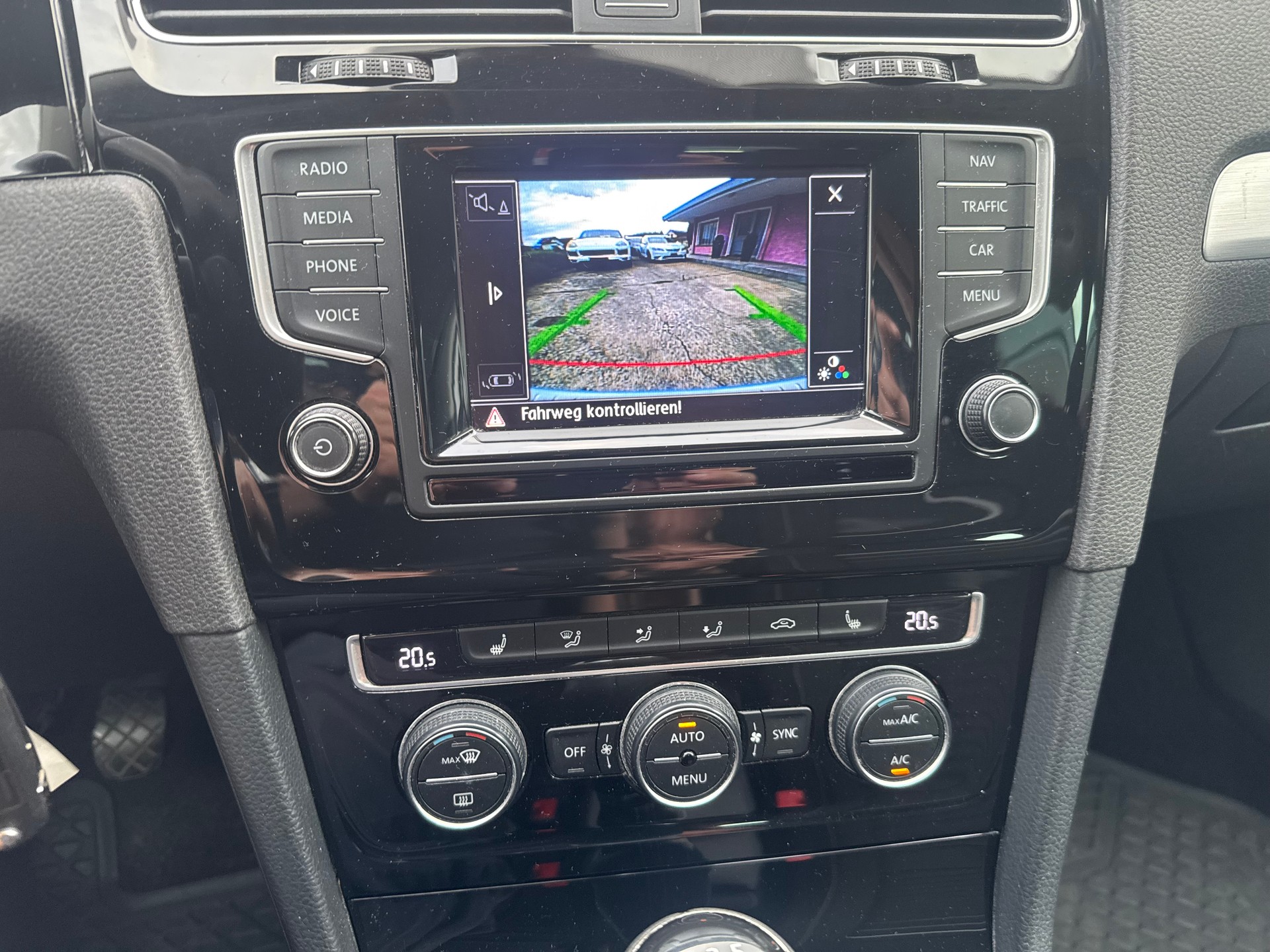 VW Golf Variant 2.0 TDI Cup 4Motion-image-13