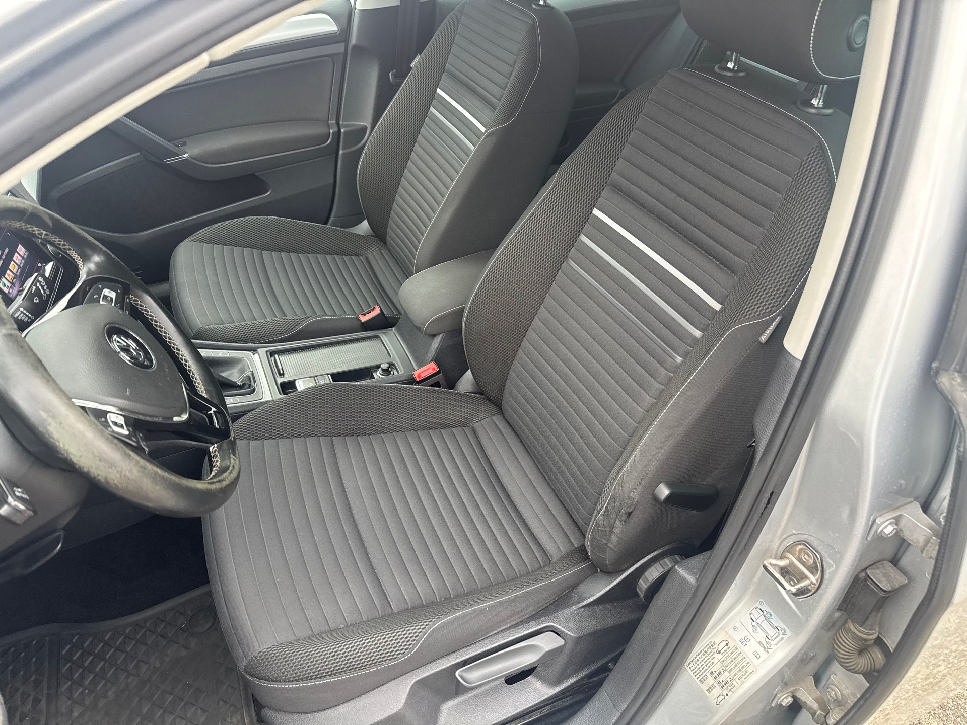 VW Golf Variant 2.0 TDI Cup 4Motion-image-5