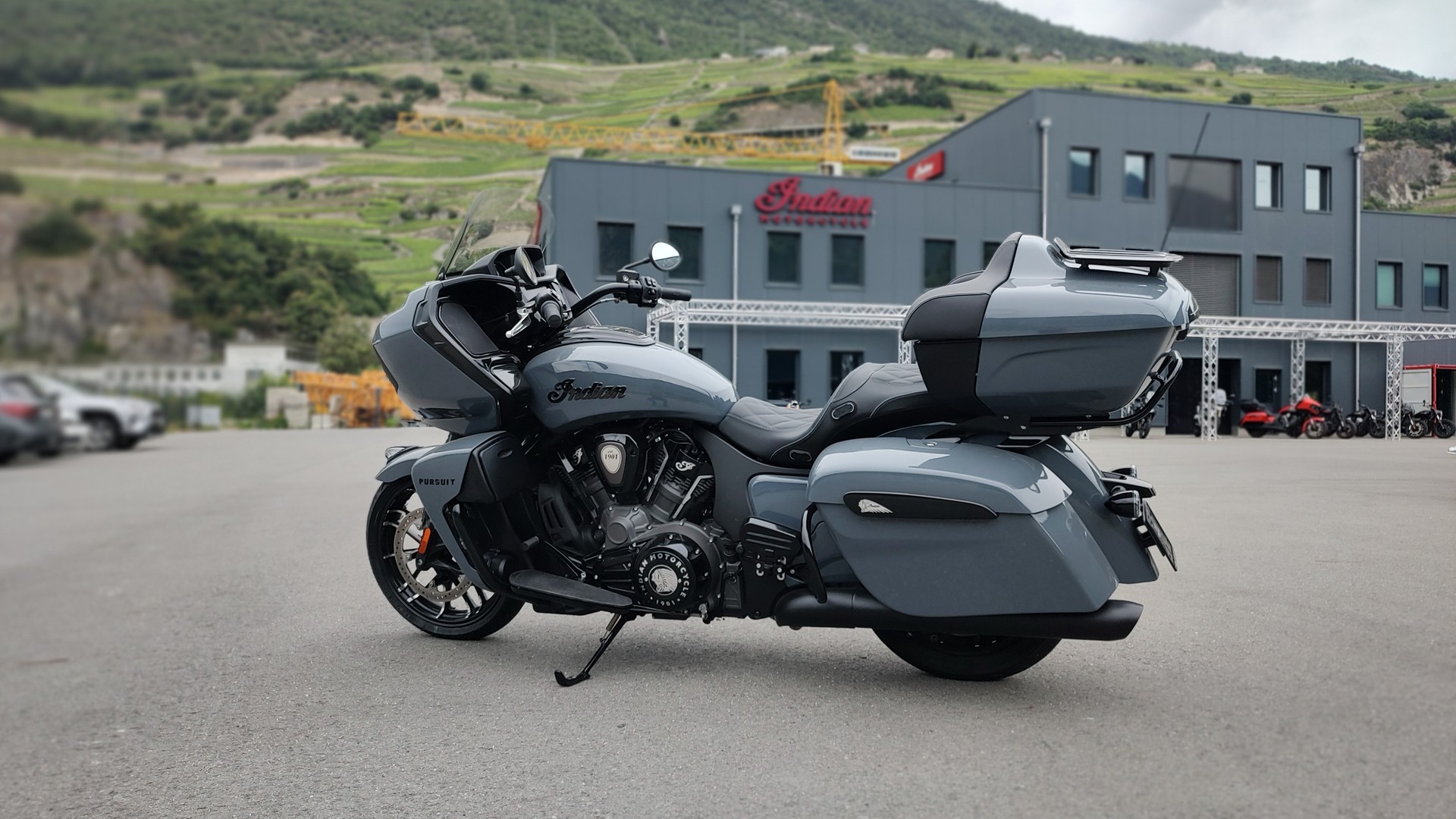 INDIAN Pursuit Dark Horse