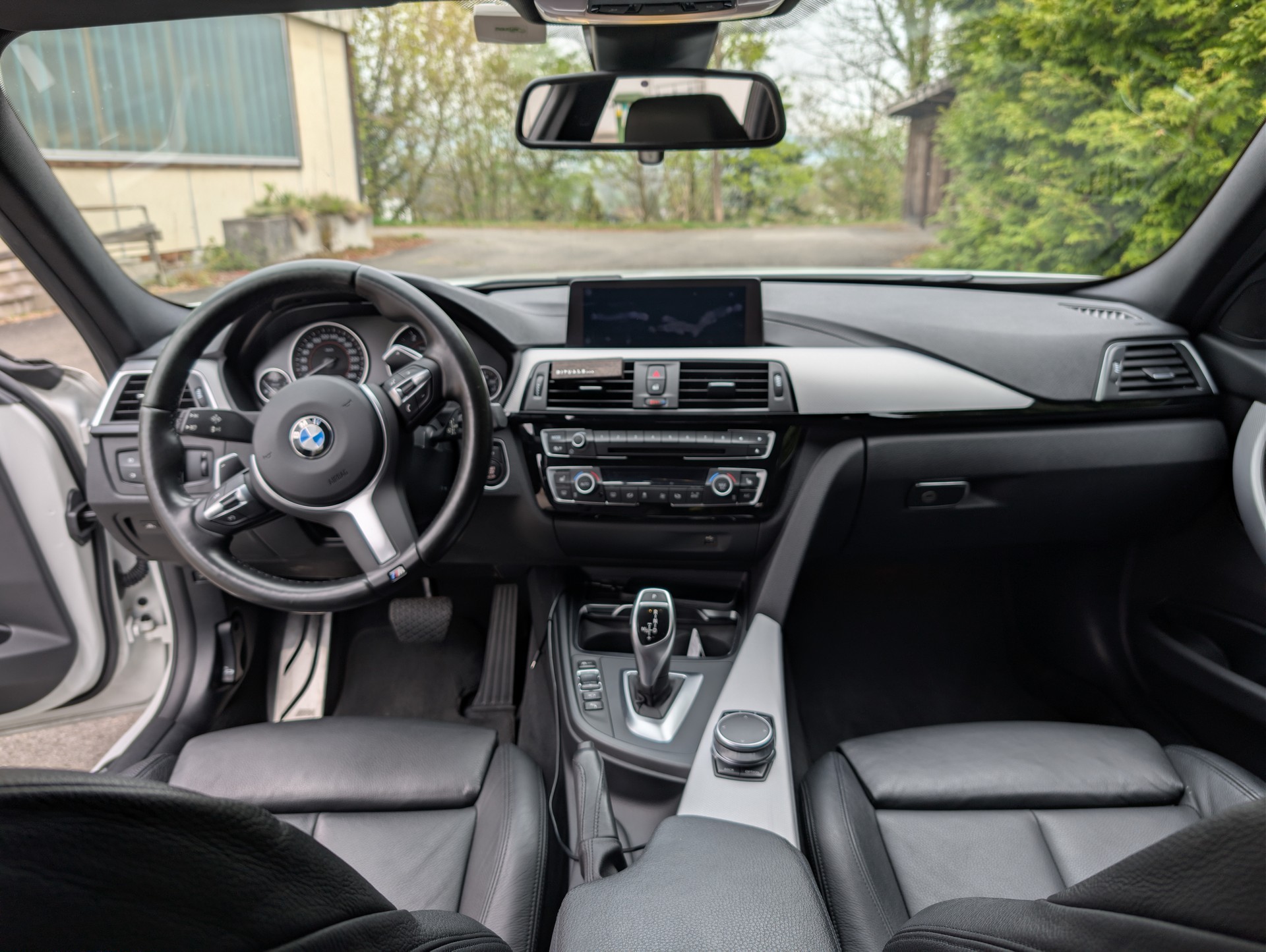 BMW 320d xDrive SAG-image-2