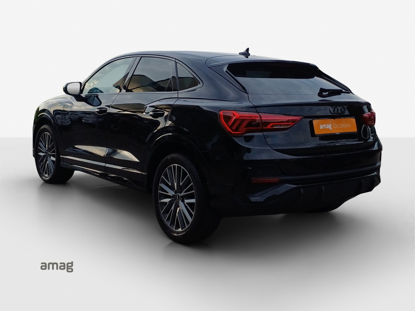 AUDI Q3 Sportback 40 TDI S line quattro S-tronic-image-2