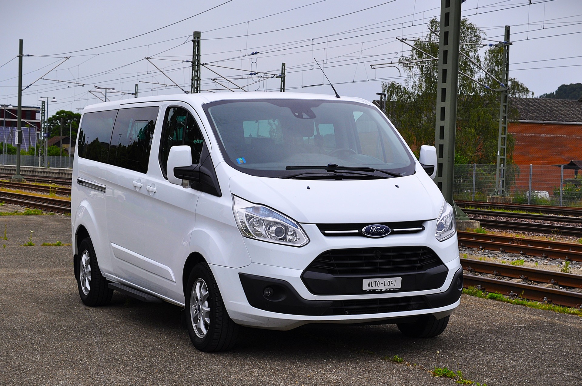 FORD Tourneo Custom 300 L2H1-image-1