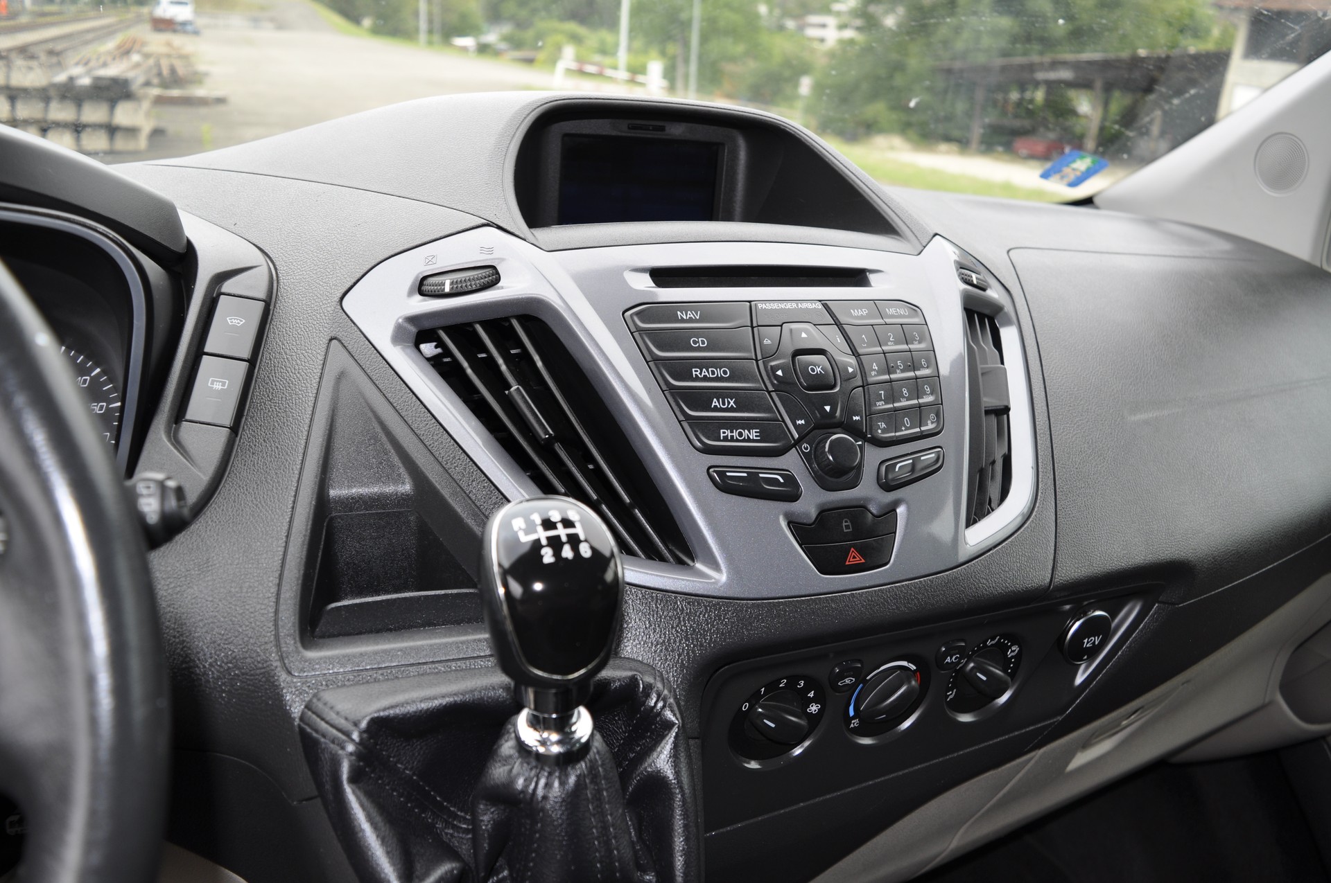 FORD Tourneo Custom 300 L2H1-image-12