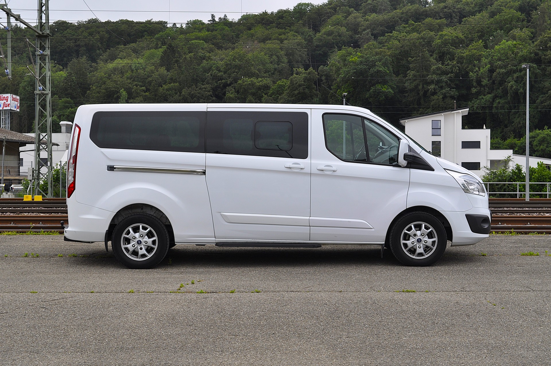 FORD Tourneo Custom 300 L2H1-image-4
