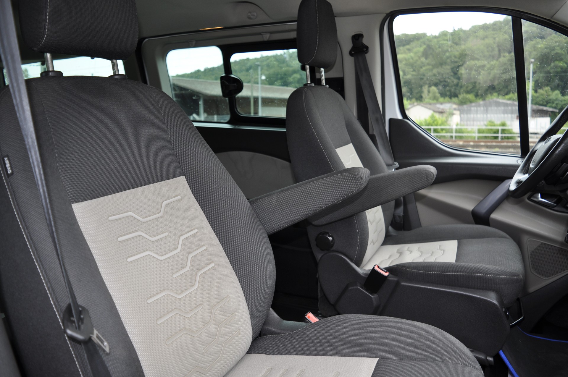 FORD Tourneo Custom 300 L2H1-image-10