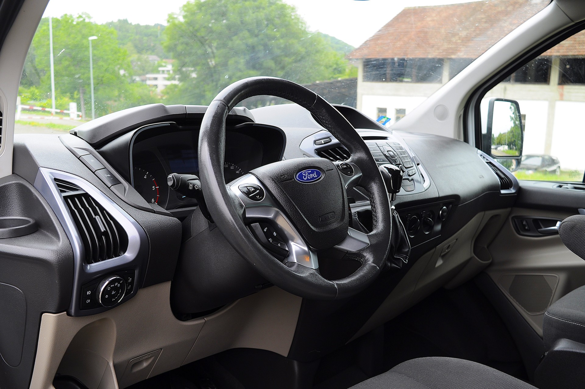 FORD Tourneo Custom 300 L2H1-image-7