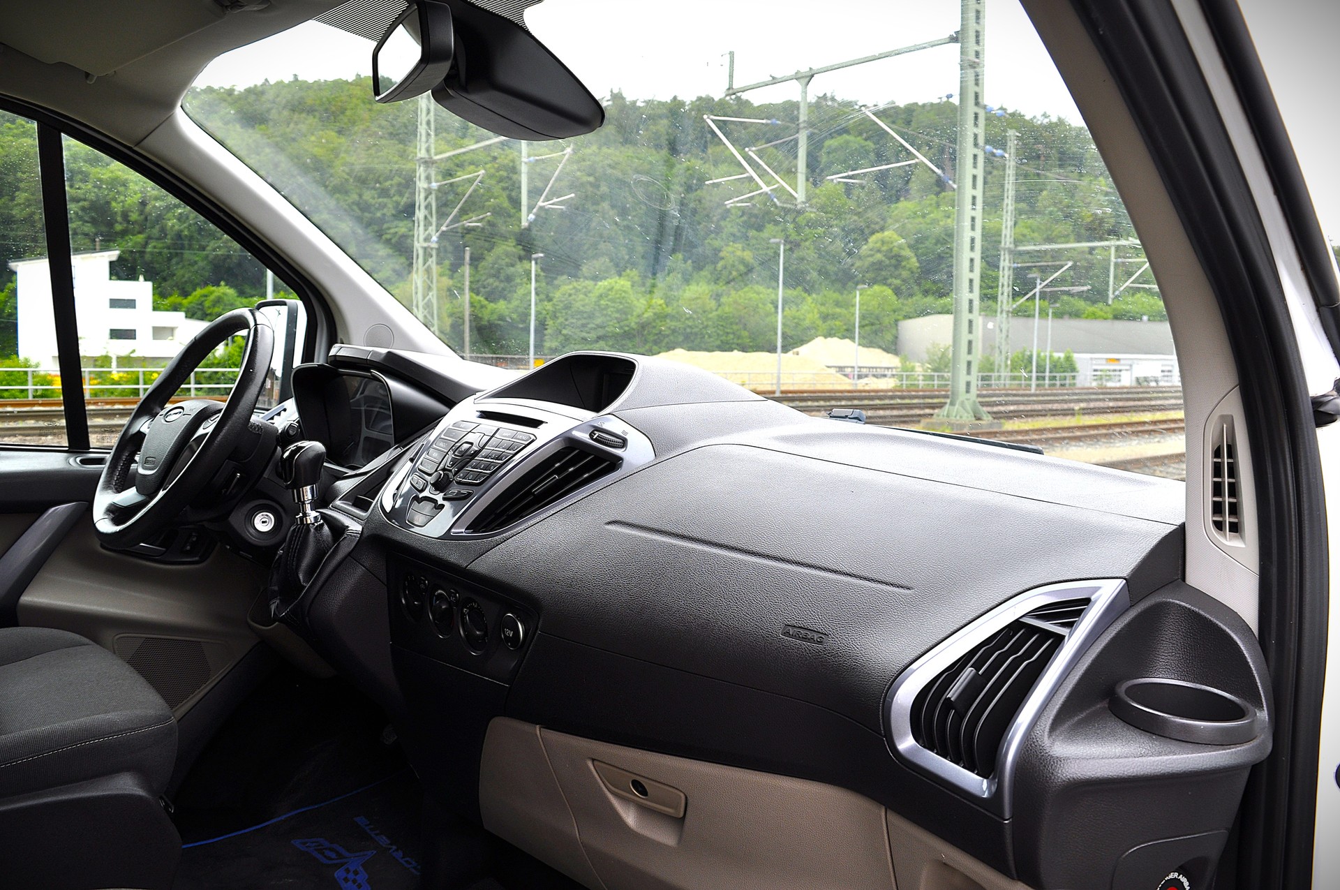FORD Tourneo Custom 300 L2H1-image-11