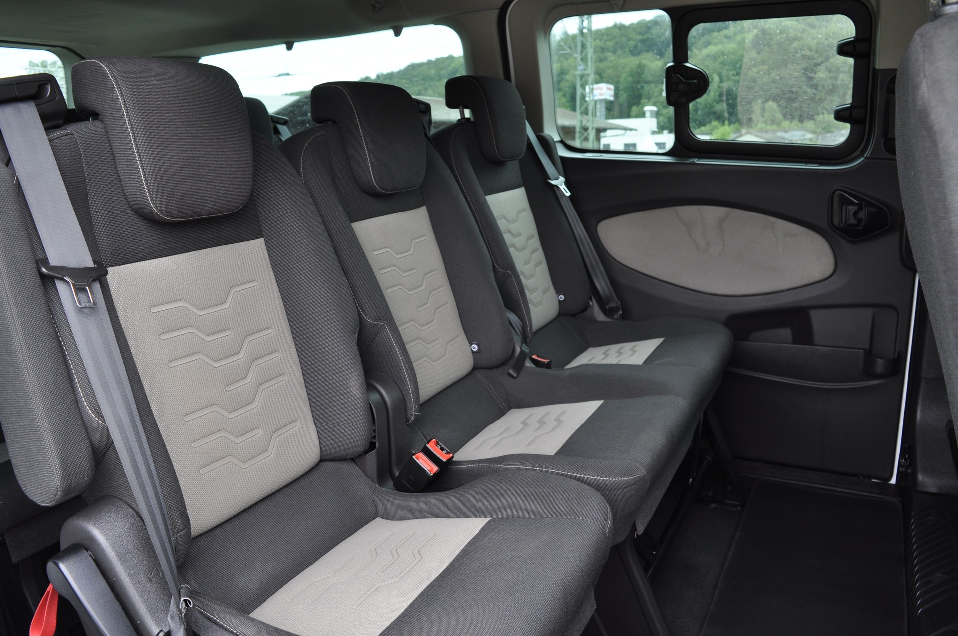 FORD Tourneo Custom 300 L2H1-image-9