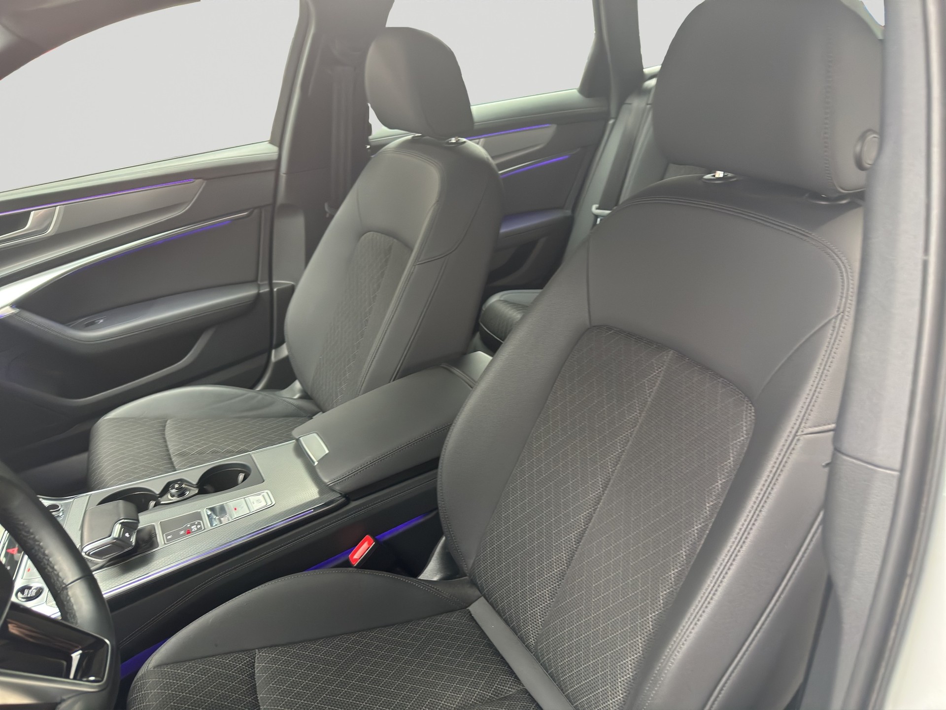 AUDI A6 Avant 40 TDI quattro S-tronic-image-5