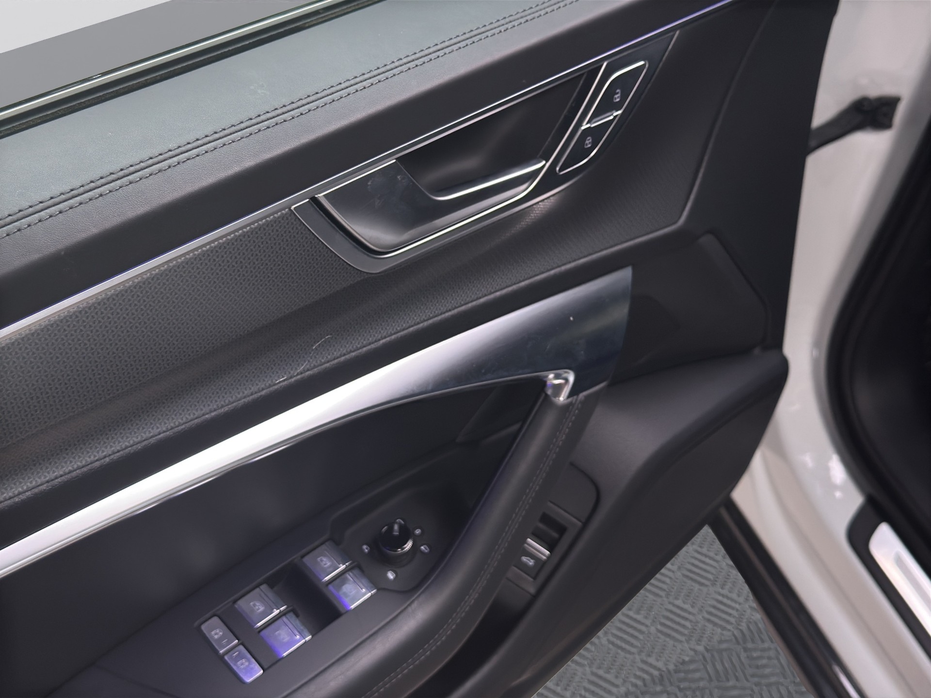 AUDI A6 Avant 40 TDI quattro S-tronic-image-8