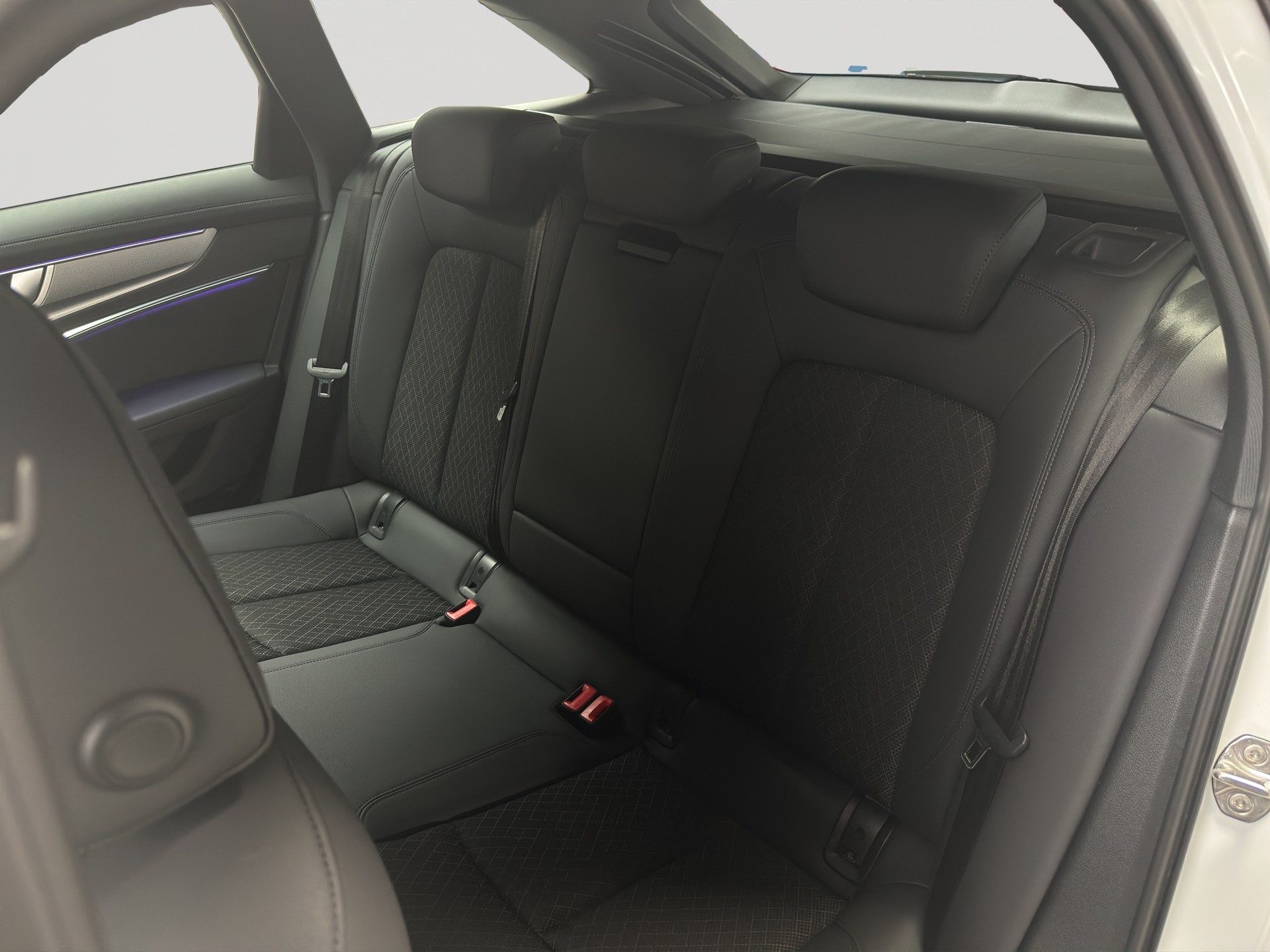 AUDI A6 Avant 40 TDI quattro S-tronic-image-7