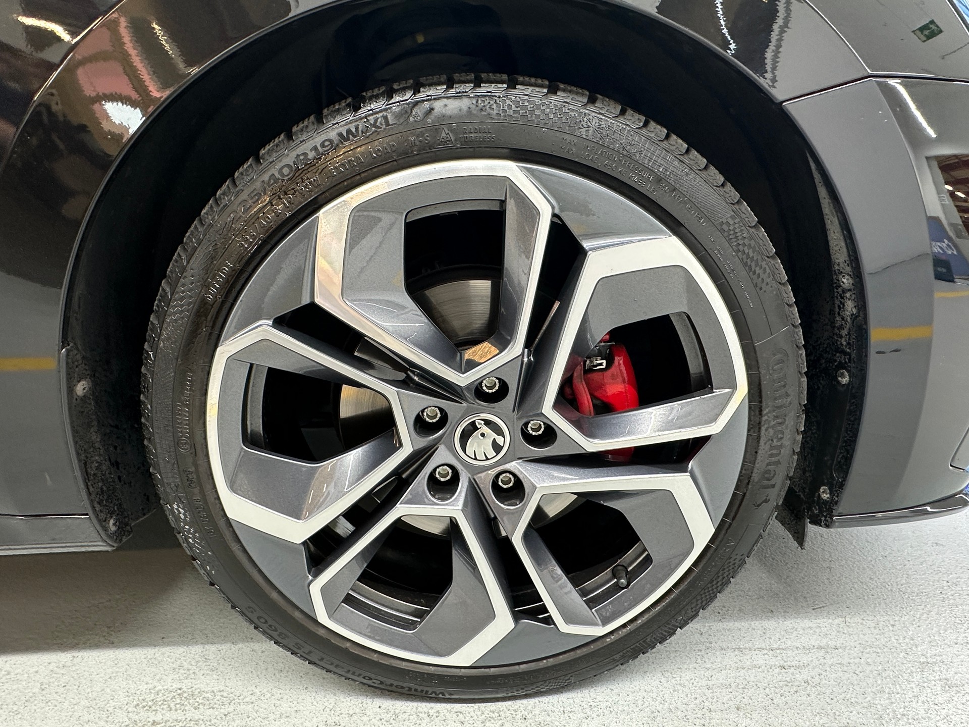 SKODA Octavia Combi 2.0 TDI DSG RS 4x4-image-6