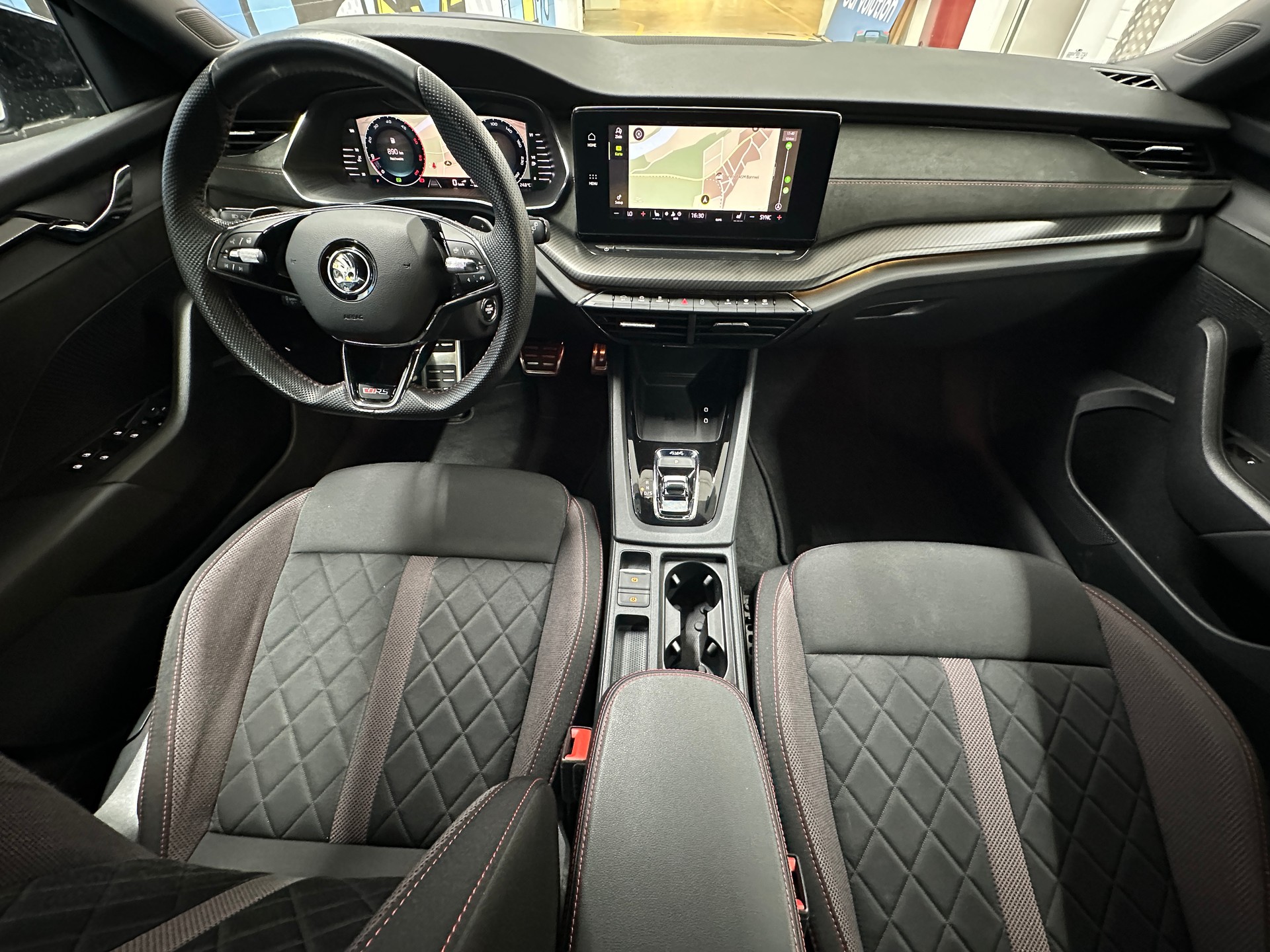 SKODA Octavia Combi 2.0 TDI DSG RS 4x4-image-9