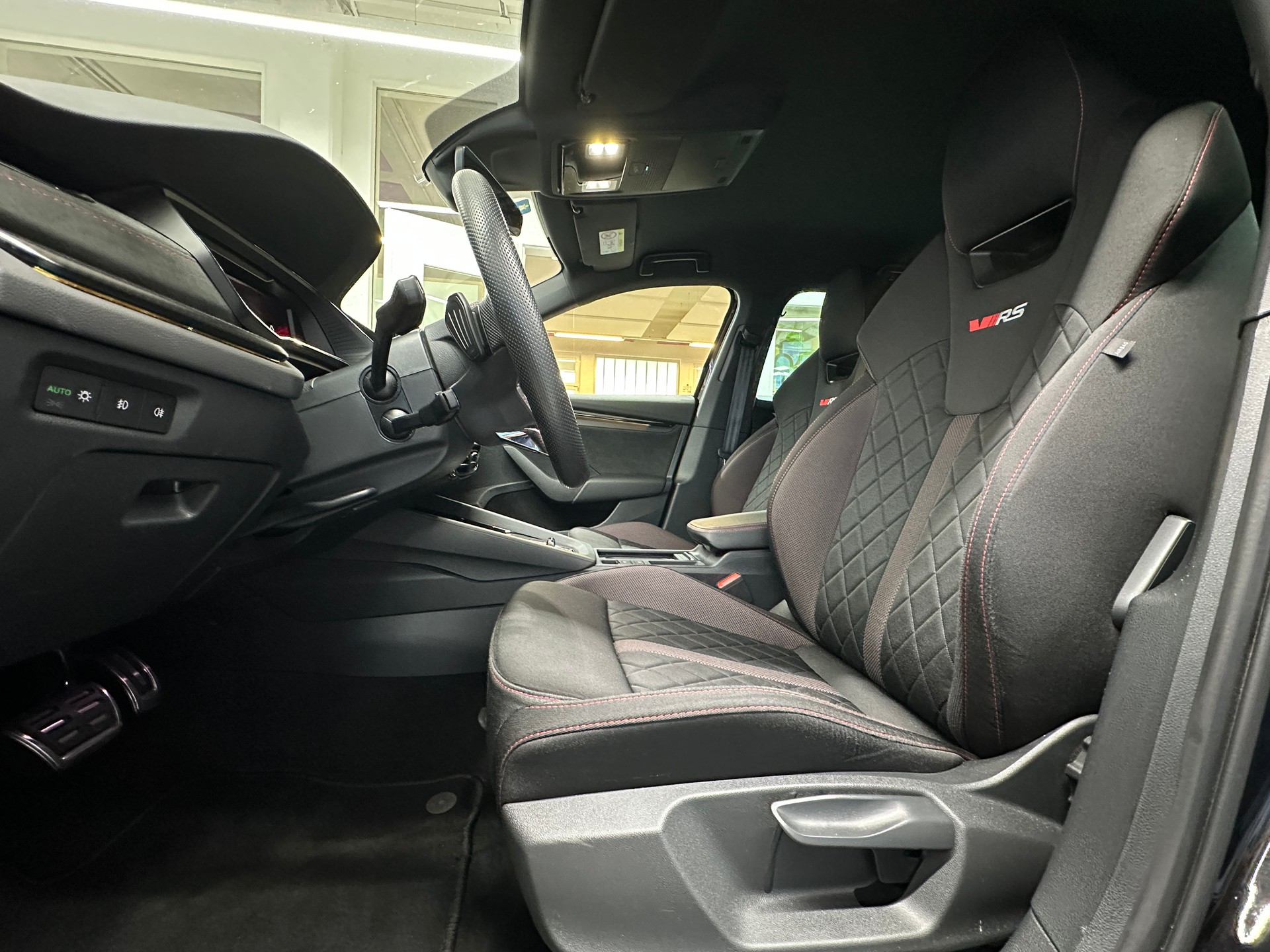 SKODA Octavia Combi 2.0 TDI DSG RS 4x4-image-7