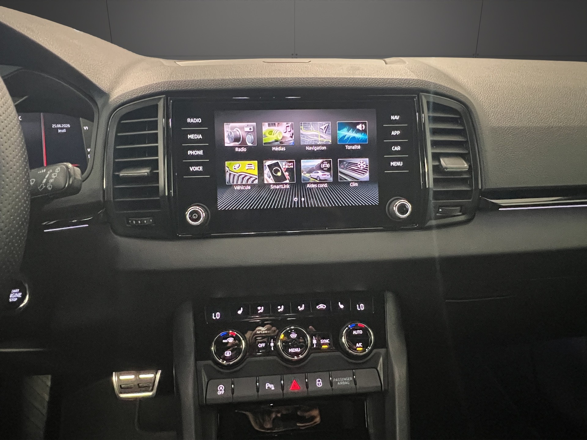 SKODA Karoq 1.5 TSI SportLine DSG-image-10