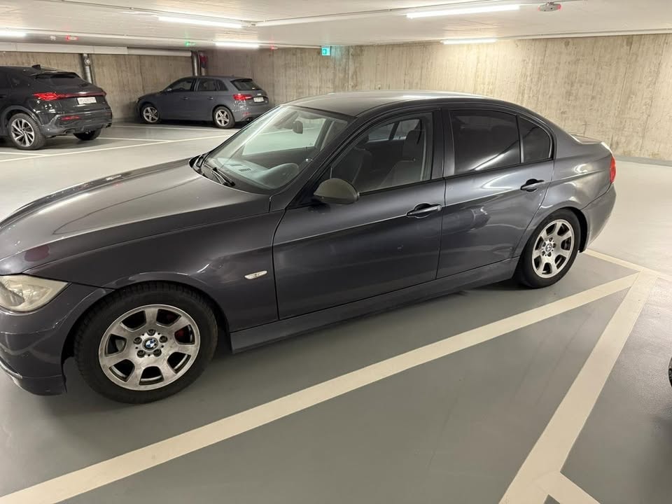 BMW 318i-image-1